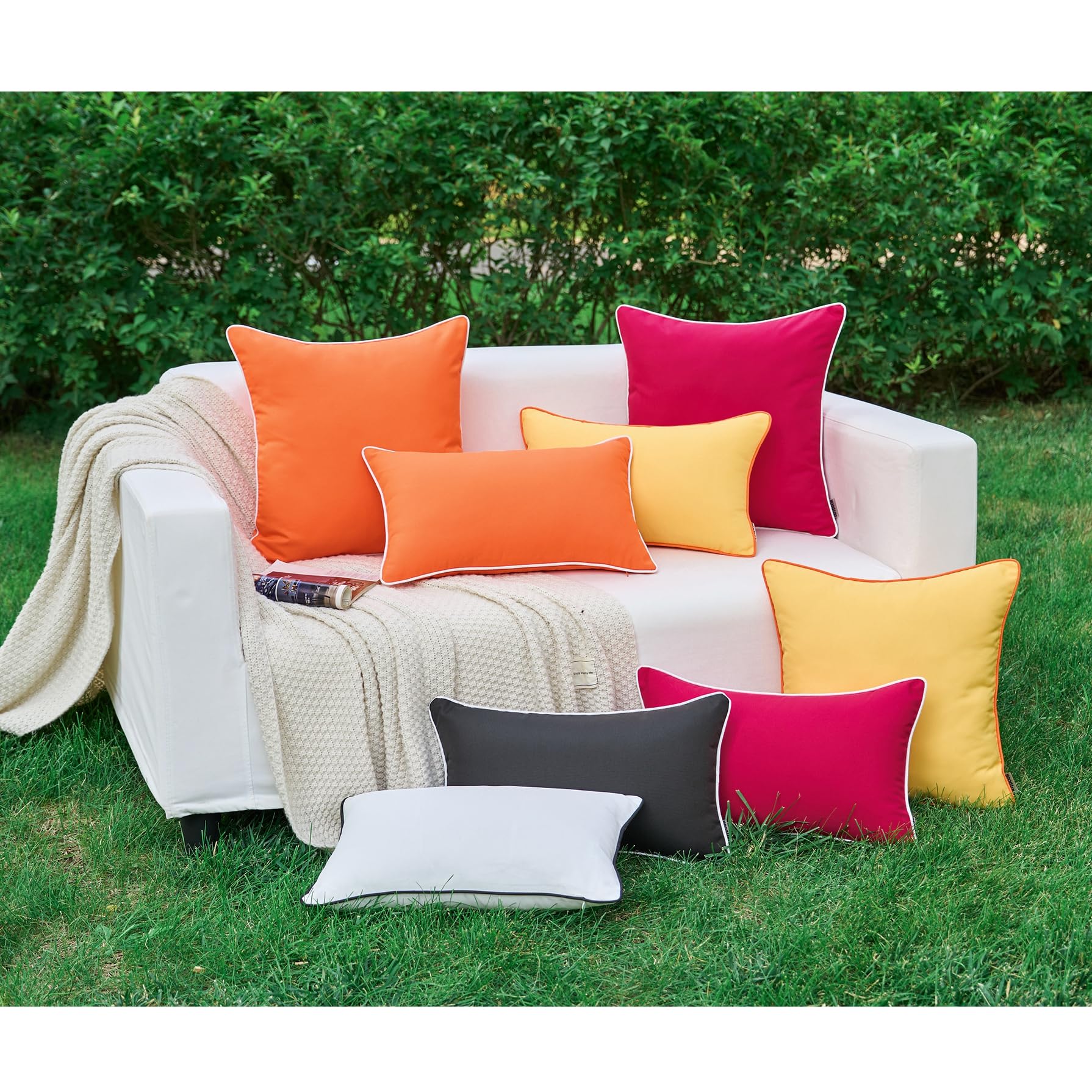 LIGICKY Confezione da 2 federe per cuscini da esterni, impermeabili, decorative, con bordo bianco, quadrate, per patio, divano, tenda, Sunbrella (45,7 x 45,7 cm)
