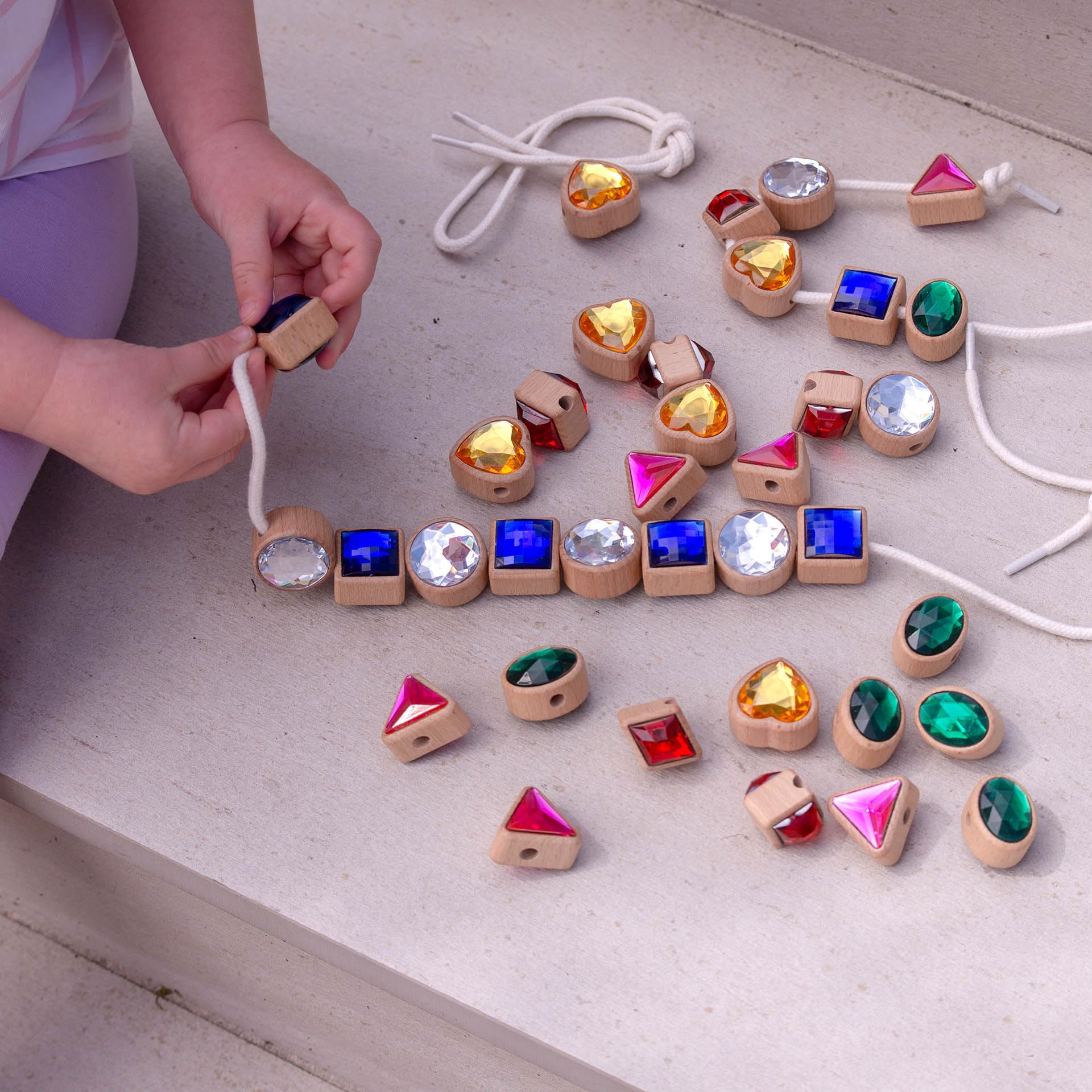 tickit Shape Lacing Jewels, FSC® - Juego de cuentas de madera para enhebrar