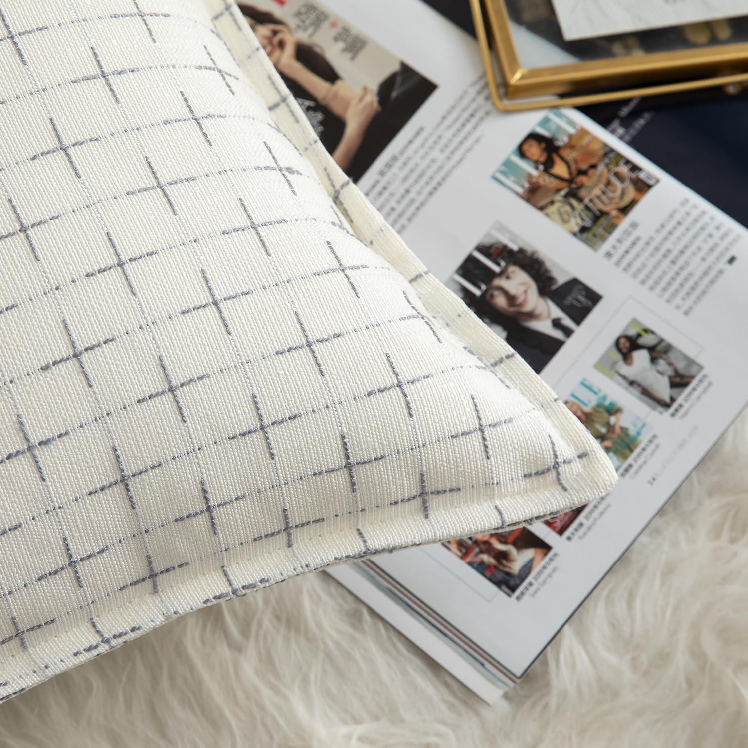 Mandioo Pack of 2 Burlap Linen Cushion Covers Woven Textured Modern Farmhouse Throw Pillow Cases Decorative Couch Sofa Bed Living Room 26 x 26 Inch 65x65 cm White - Image 2
