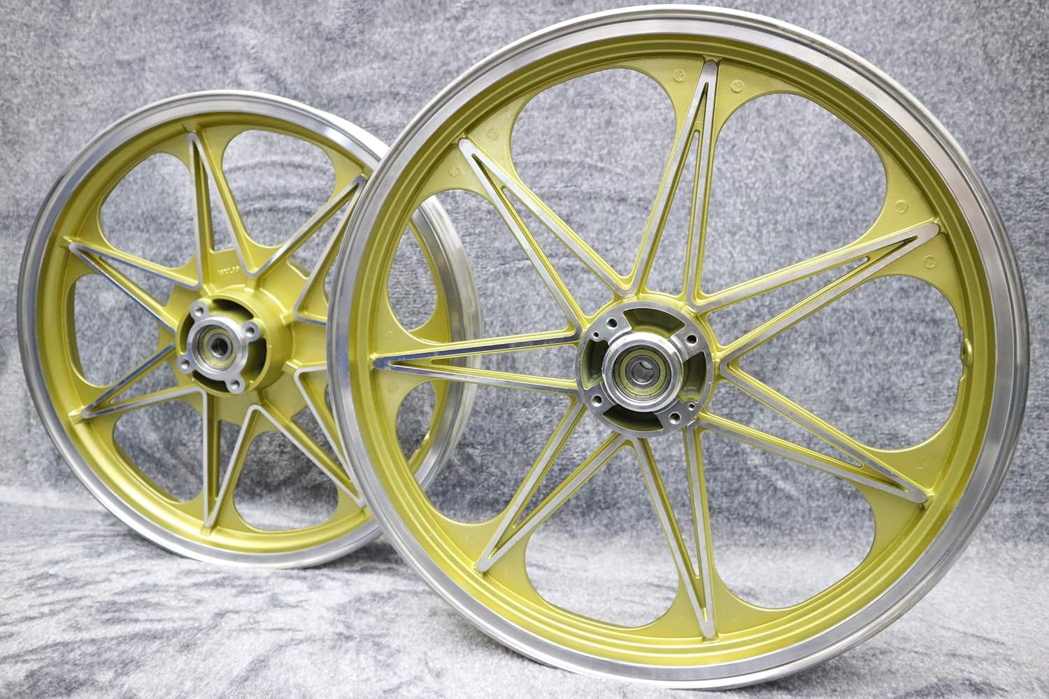 【利益還元】ゼファーχ　キャストホイール　金/②　前後１８インチ　アルミ 利益還元】ゼファーχキャストホイール金前後18インチアルミ