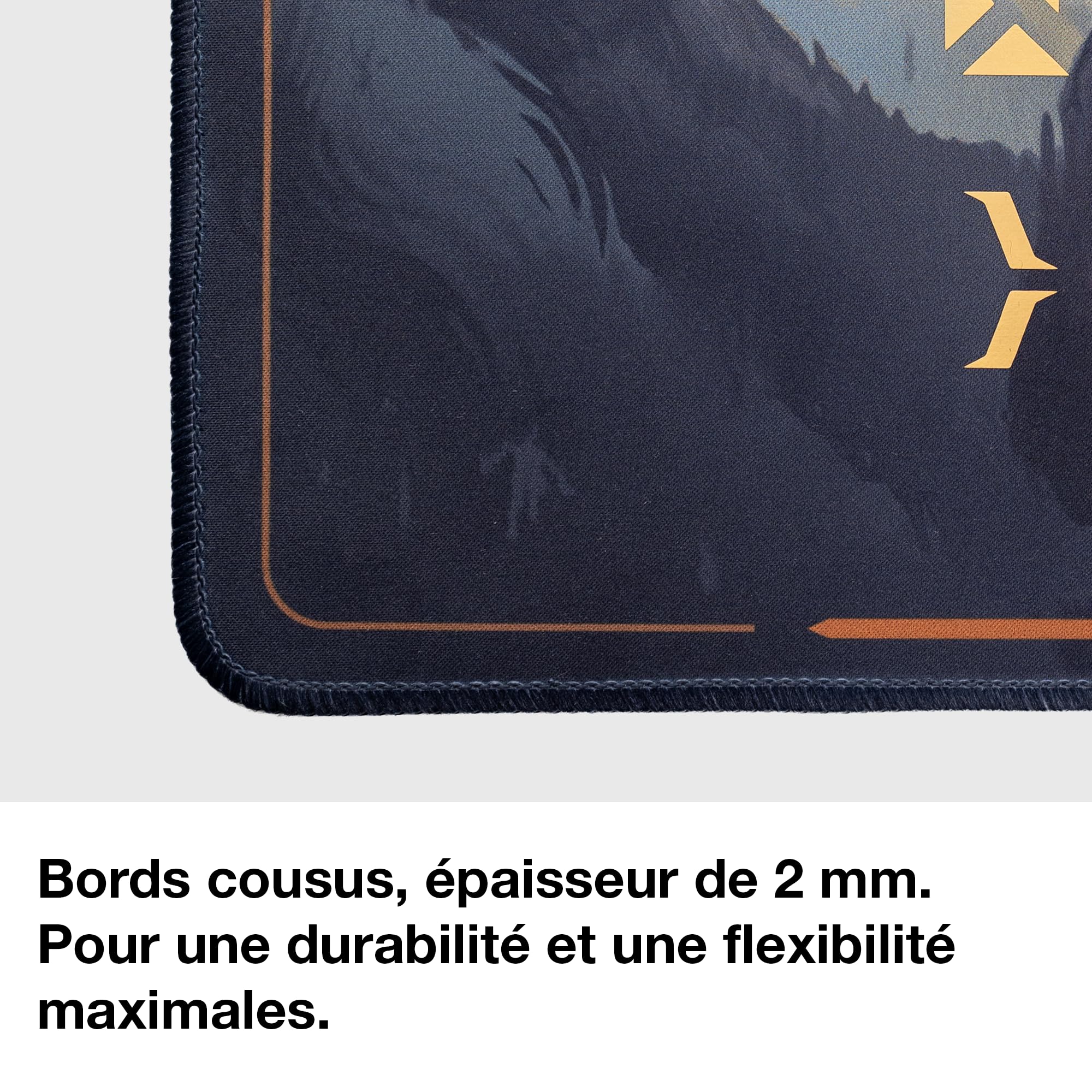 Alfies! The Great Distortion Tapis de Jeu Magic MTG | Artwork Eldrazi Peint à la Main | Accents dorés holographiques Faits Main | Design européen Exclusif | Forme légendaire personnalisée