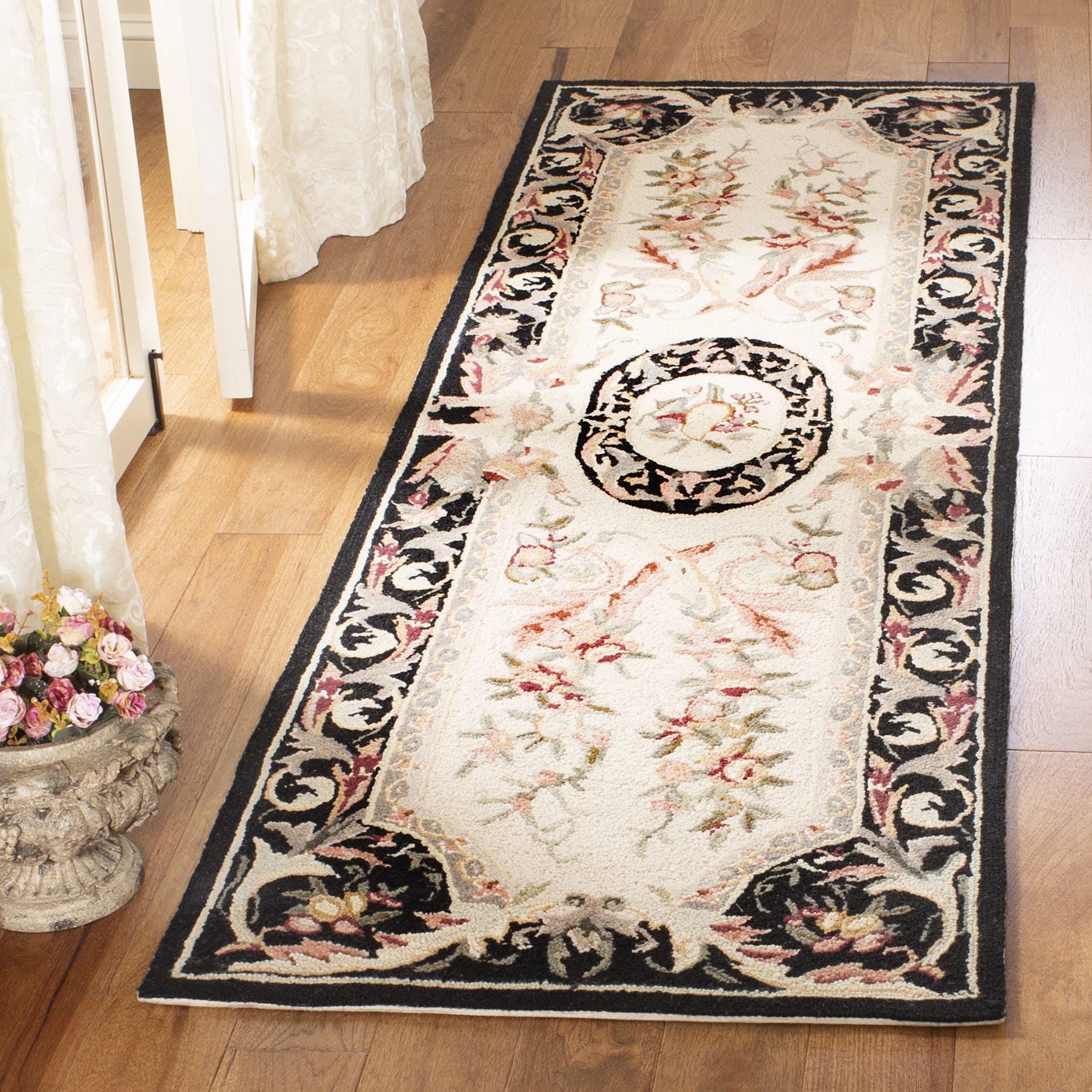 SAFAVIEH Chelsea Collection Accent Rug - 2'6 x 4', Black, Hand-Hooked French Country Wool, Ideal for High Traffic Areas in Entryway, Living Room, Bedroom (HK80A