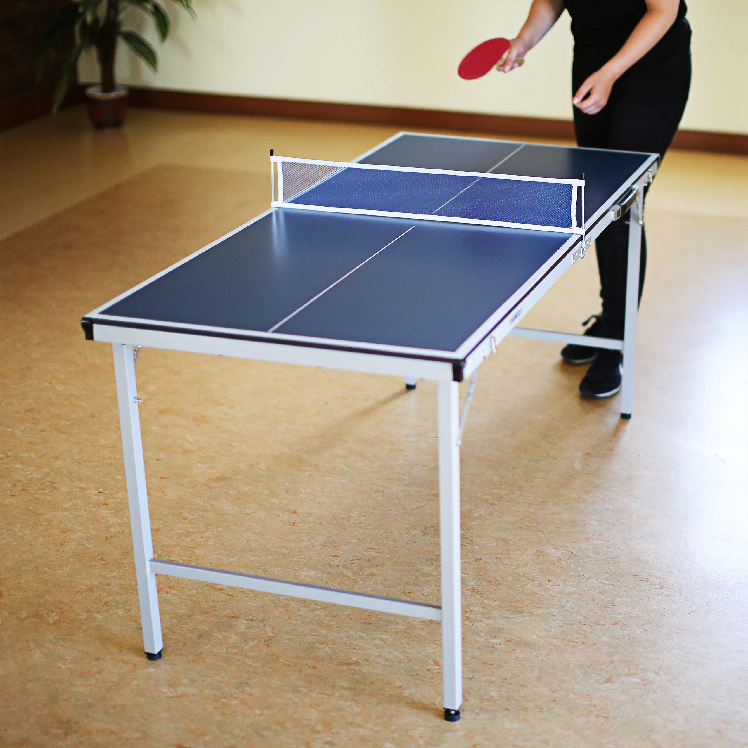 Relaxdays Table de ping-pong midi de table, table pliante pour intérieur et extérieur, balle et palettes incluses, 150 x 67 x 71 cm 10019102 Bleu/Argenté/Noir