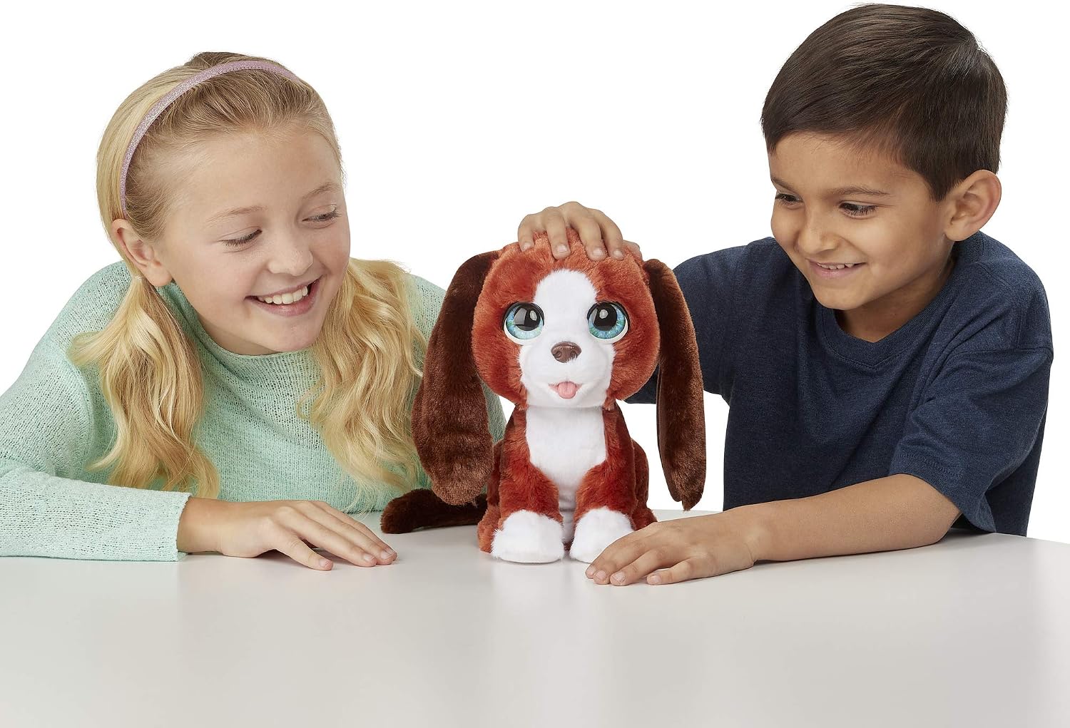 FurReal Howlin’ Howie Interactive Plush Pet Toy, 25+ Sound-&-Motion Combinations, Ages 4 & Up