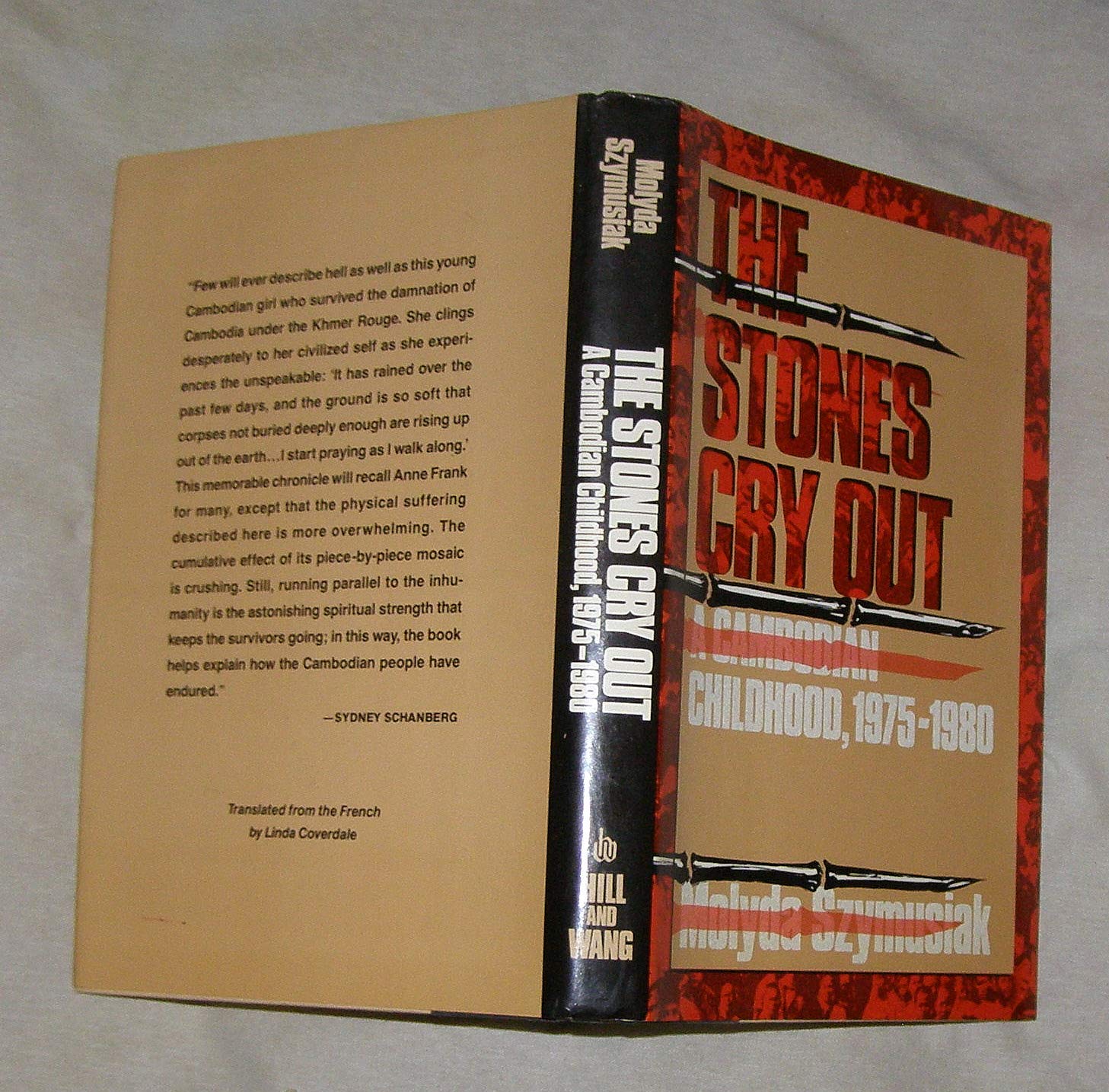 The Stones Cry Out: A Cambodian Childhood, 1975-1980 (English and French Edition)