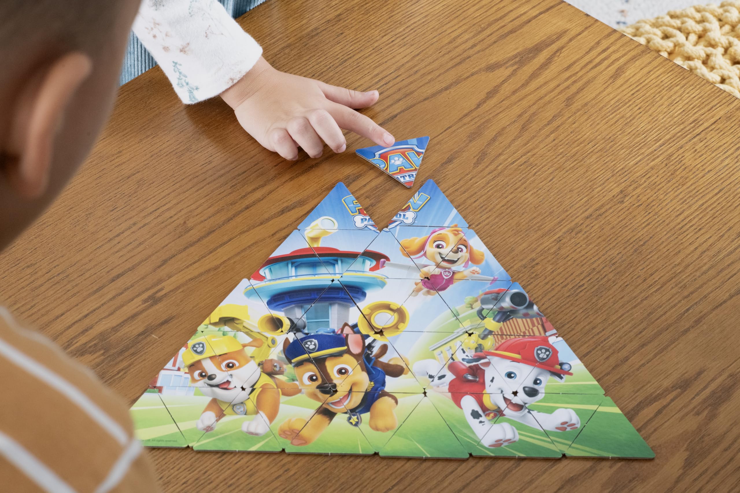 Triominos Junior - edycja Psi Patrol - Domino dla dzieci od 4 lat - 3-stronne Domino - Gra Obserwacyjna i Stowarzysząca - Dwustronna Triomino lub Puzzle