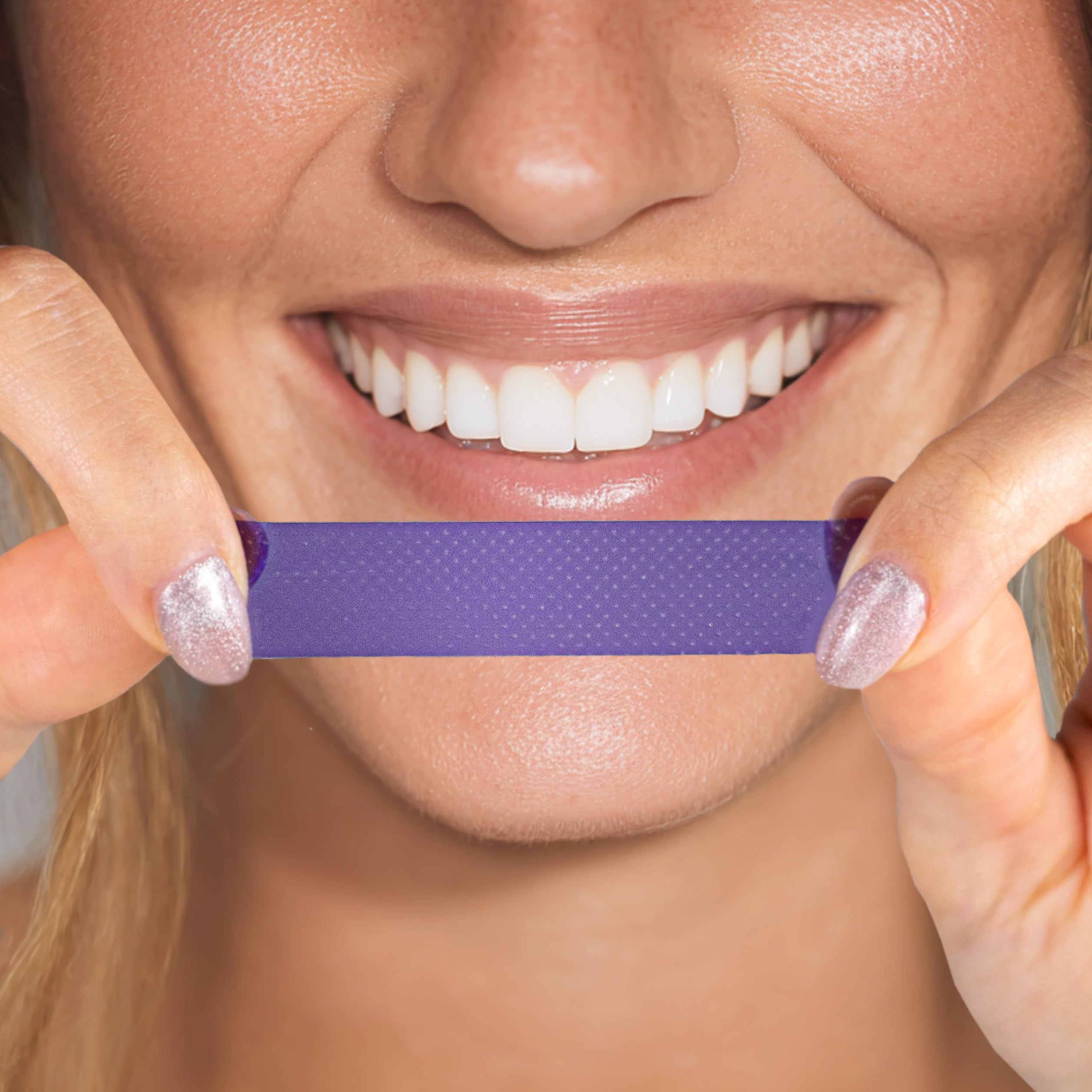 GELDIS Whitening Strips WHITEGlow, Striscie Sbianca Denti, 28 strisce per 14 giorni, Rimuove Macchie Superficiali, Delicate su Smalto e Gengive, Facili da Usare