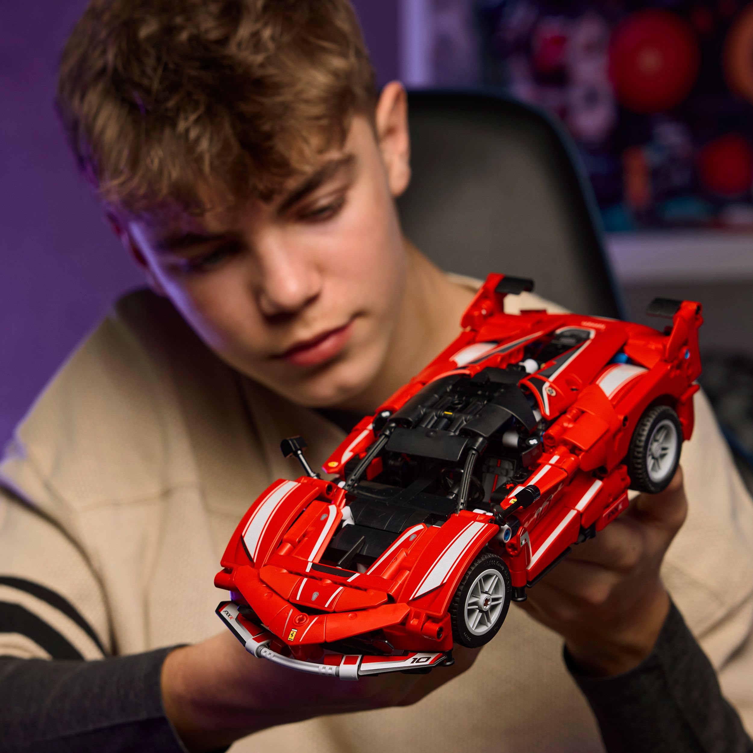 LEGO Technic Ferrari FXX K - Jouet Voiture de Course - Maquette de Construction avec Moteur V12, Différentiel & Pistons Mobiles - Décoration Automobile - Cadeau pour Garçon dès 10 Ans 42212
