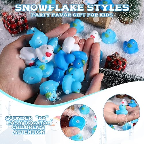 Miniatura 2 de Jerify 100 piezas de mini patos de goma con temática de copo de nieve, patos de goma para invierno, regalos a granel para el baño, regalos de pato