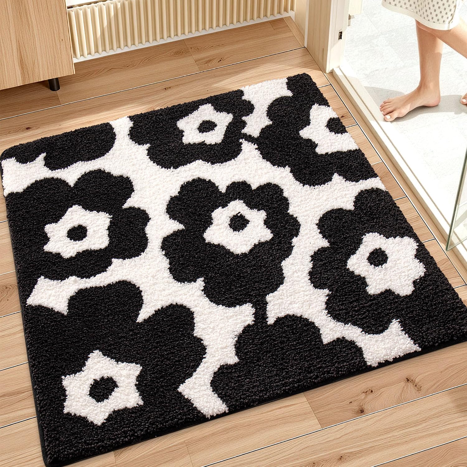 32x32 inch Black Flower Shaped Bathroom Mat Plush Non-Slip
