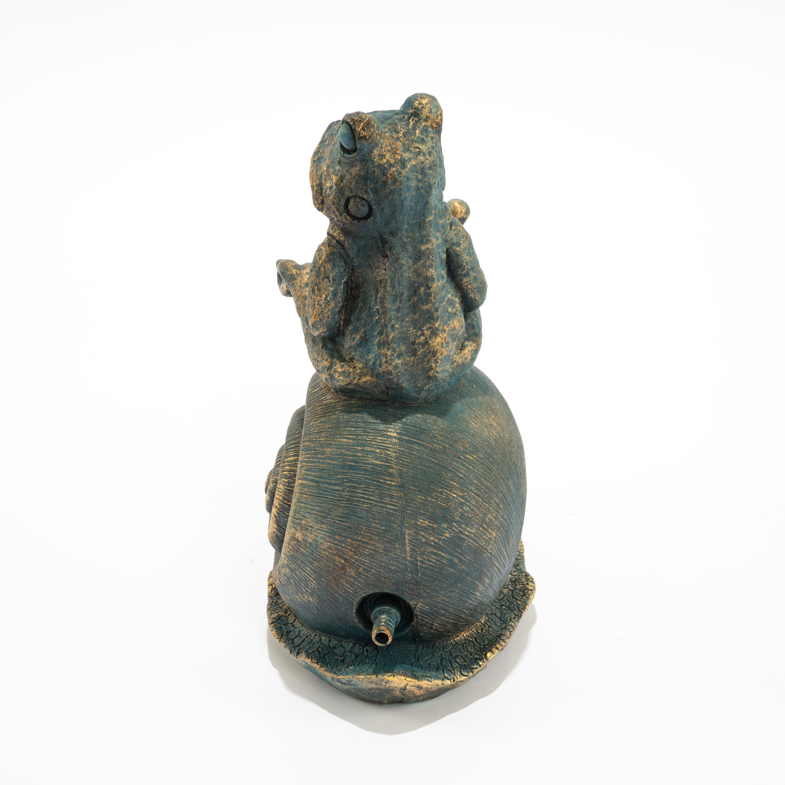Esotec Wasserspeier Schnecke mit Frosch Lilly & Nelly im Altkupfer-Design, Brunnenfigur für Teich & Garten aus Polyresin, Gartenfigur mit 2X 2m Schlauch, 24,5x14,5x28cm 100775
