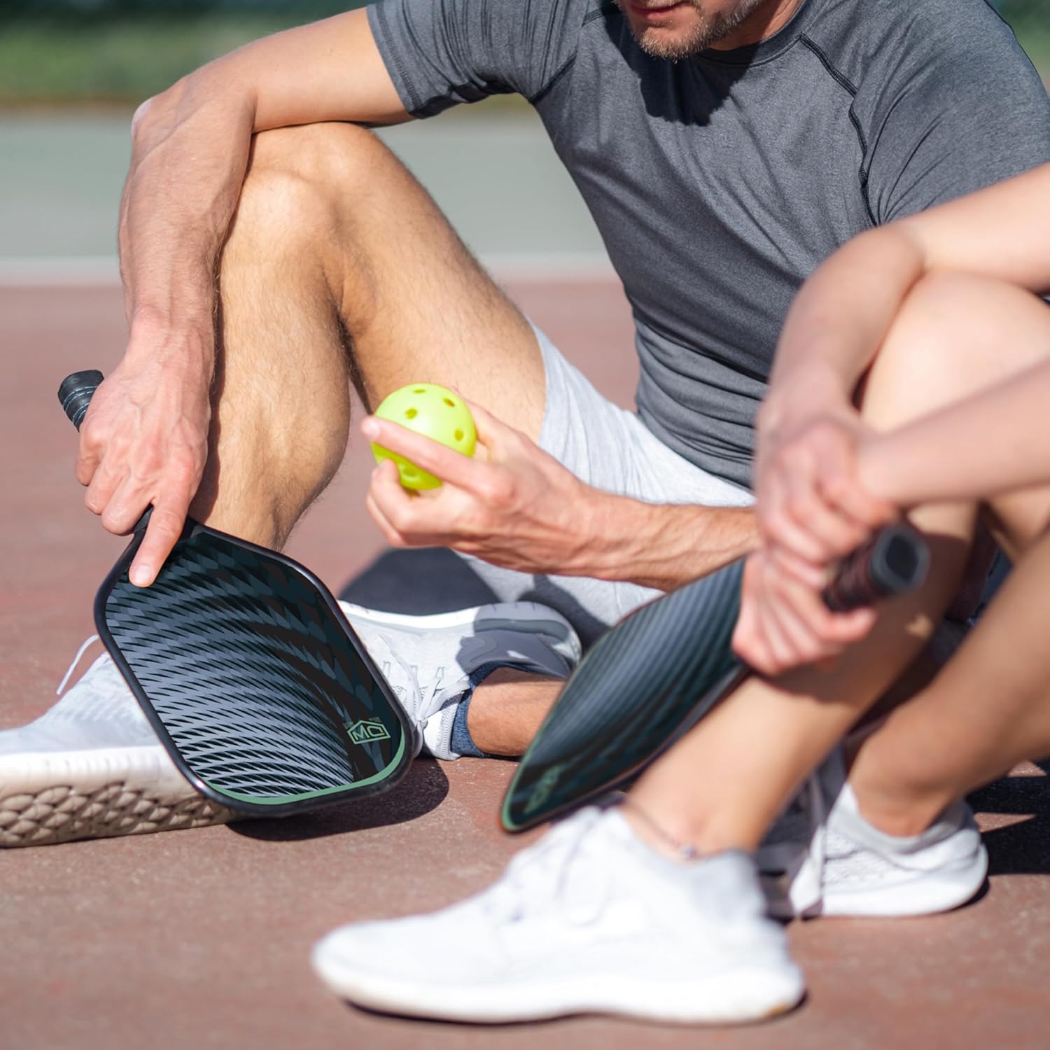 DW Tornado Pickleball Paddle – Carbon Fiber Frame, Polypropylene Honeycomb Core, Lightweight with Comfortable Grip, Versatile for All Skill Levels, Ideal for Both Indoor and Outdoor Games