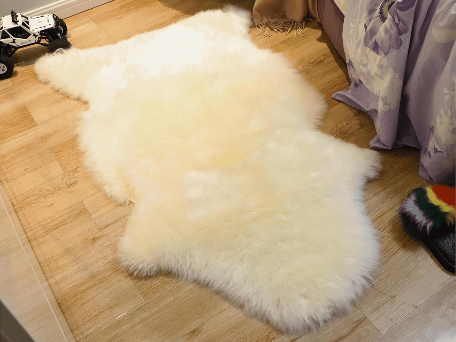 Woolous Sheepskin Rug – Large Genuine New Zealand Sheepskin, Extra Thick & Fluffy Ivory Sheep Skin Pelt, Luxuriously Soft Area Rug for Living Room, Bedroom, Sofa & Chair (3.5 x 2.3 ft)