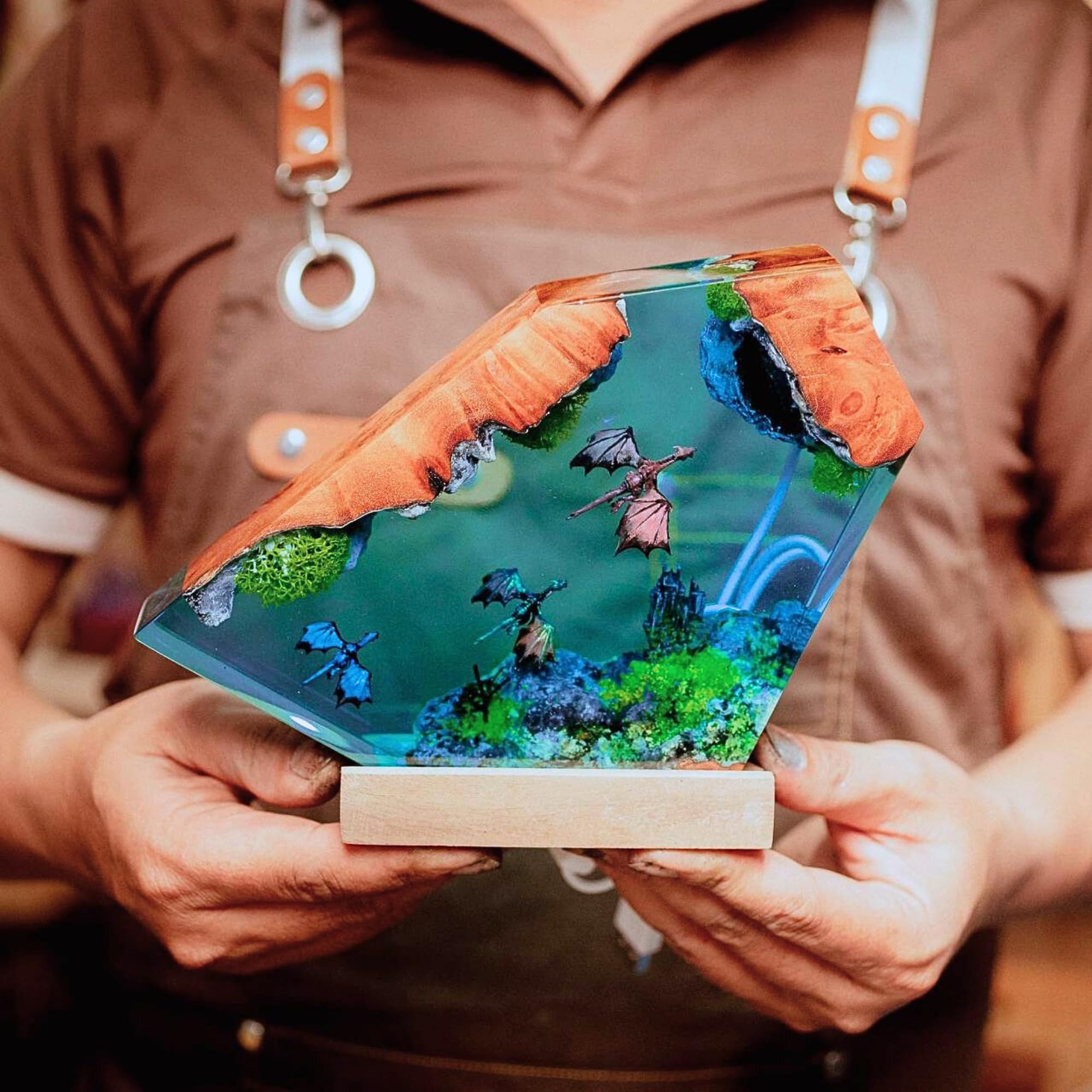 Lampe en résine Dragon - Veilleuse fantaisie avec 16 LED colorées, lampe de bureau Dragon alimentée par USB avec base en bois et télécommande