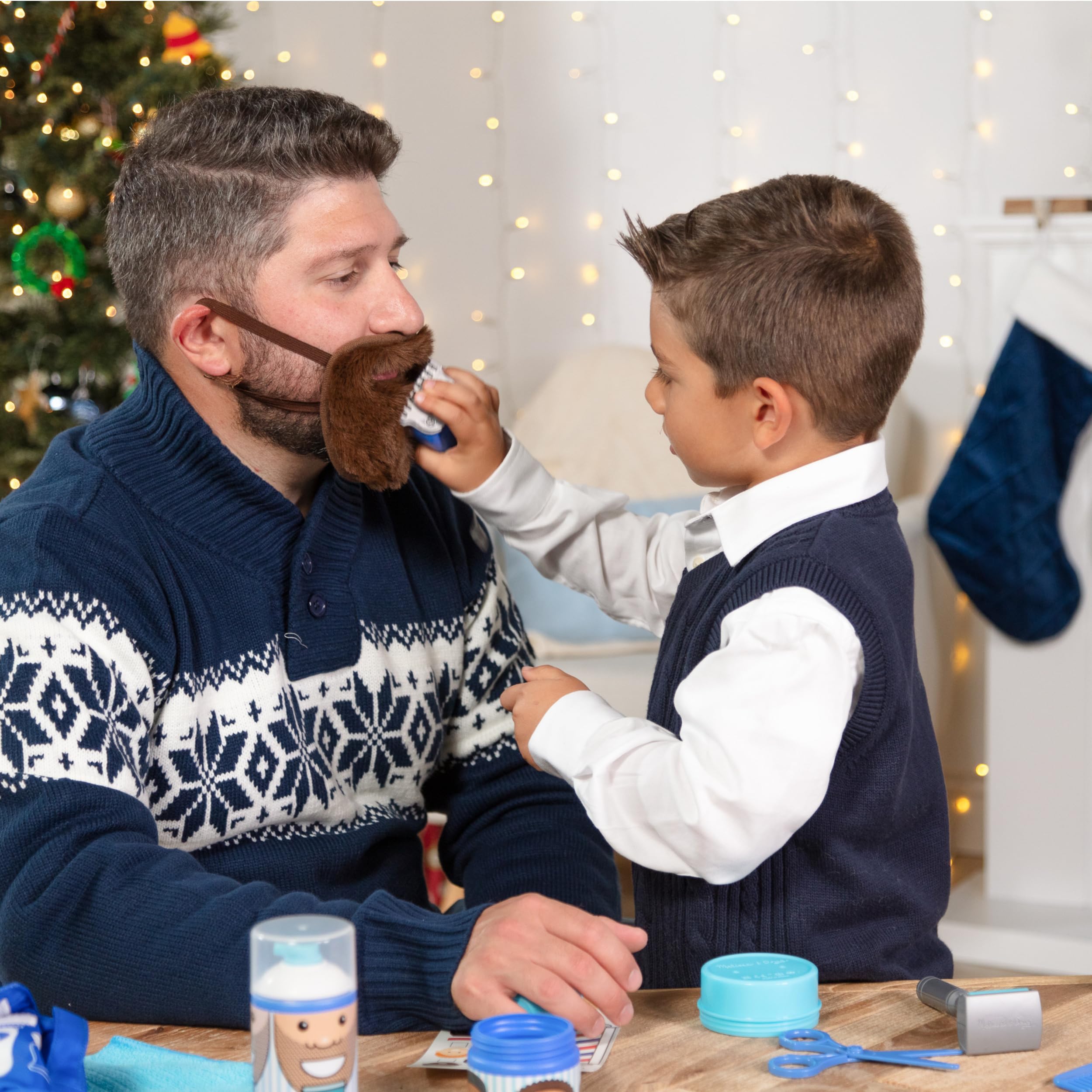 Melissa & Doug Set Piccoli Barbieri - Gioco per Fare il Parrucchiere con Rasoio e Barba Regolabile, Gioco Educativo, Giochi di Imitazione Montessori, Regalo per Bambini e Bambine, 3+ Anni