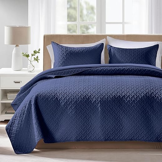 FLYMME King Size Quilt Set - Soft Navy Blue Quilts Lightweight Microfiber Bedspread - Classic Basket Weave Pattern Bedspreads Coverlet 3 Pieces for All-Season (1 Quilt, 2 Pillow Shams) | Durable & Easy Care, Soft Microfiber, Skin-Friendly Touch, Breathable material