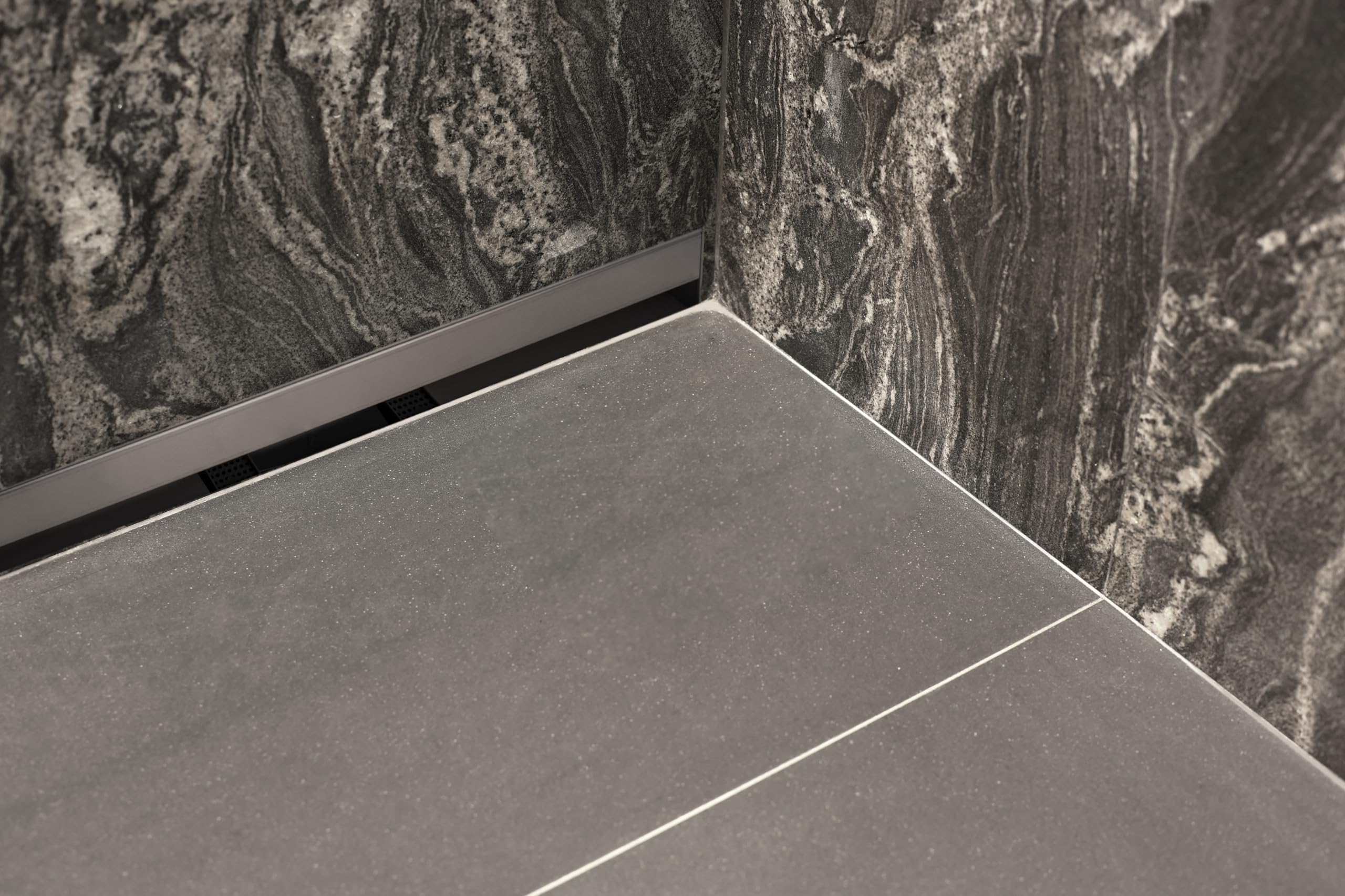 VBChome Caniveau de douche mural linéaire 100 cm - Siphon autonettoyant avec système anti-odeurs - Caniveau d'écoulement pour salle de bain - Kit complet