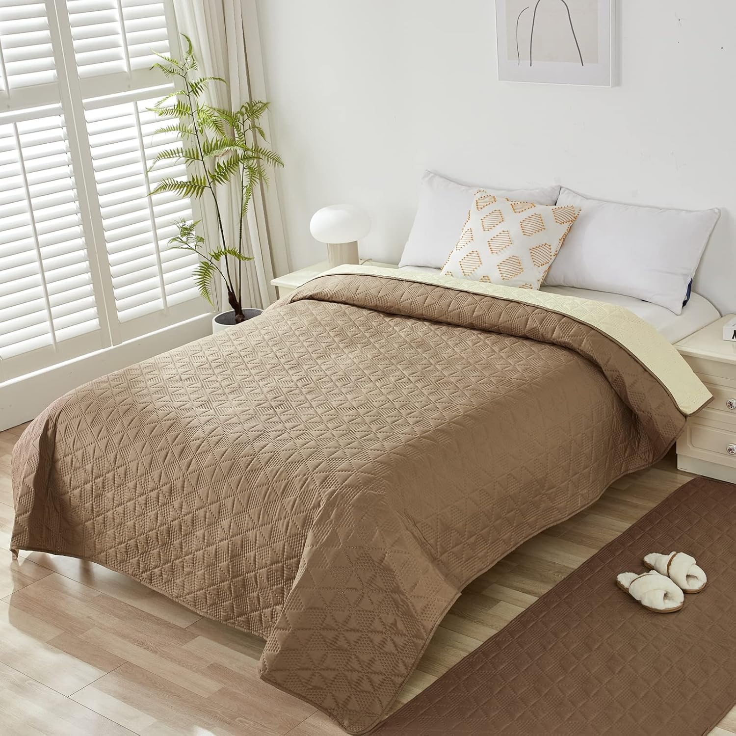 Taiyang Copridivano per Cani impermeabile, Coperta impermeabile per cani, protezione per mobili per bambini, bambini, cane, gatto, Con fondo in gomma antiscivolo(Marrone Metallico, 208-260 cm)