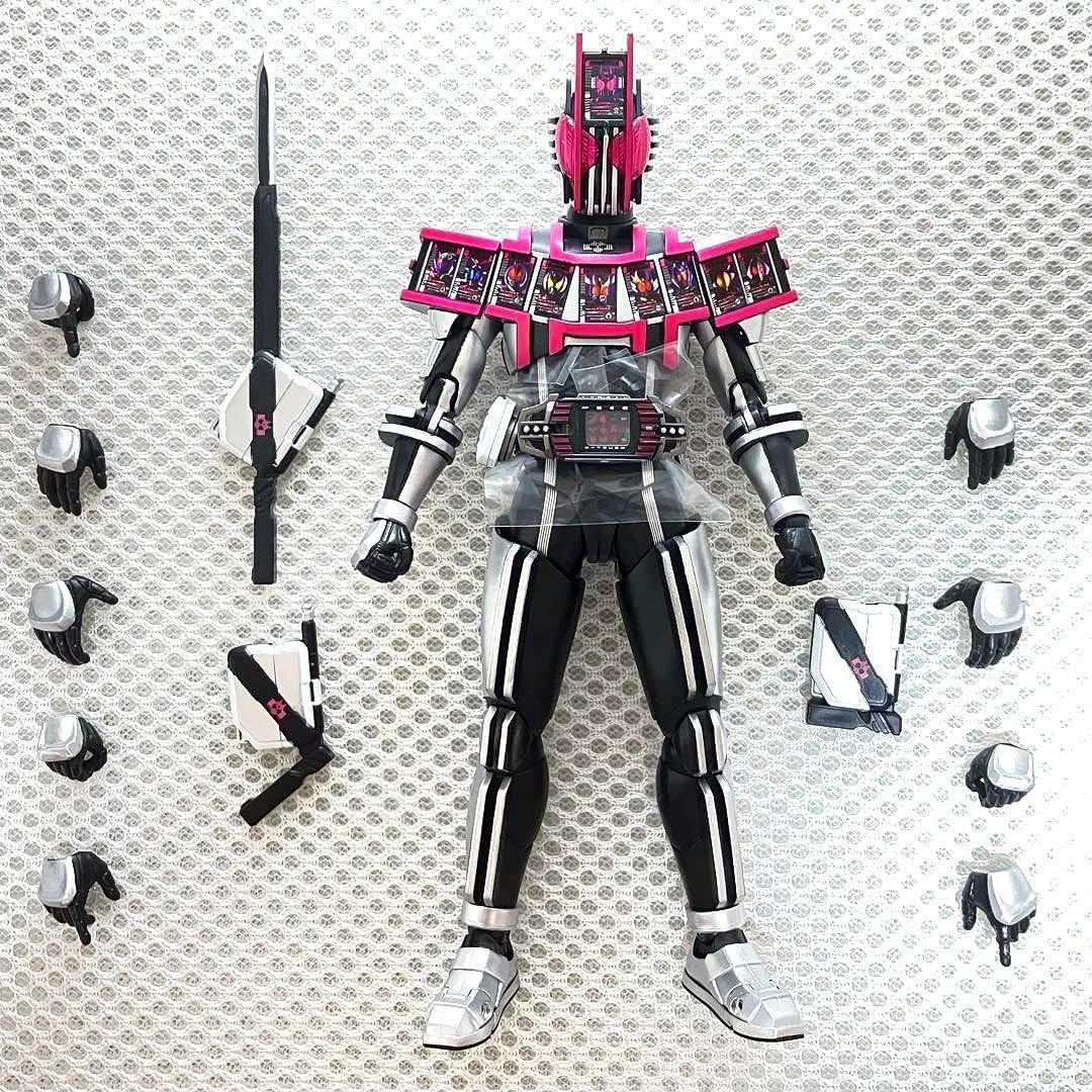 S.H.Figuarts真骨彫製法 仮面ライダーディケイド コンプリートフォーム