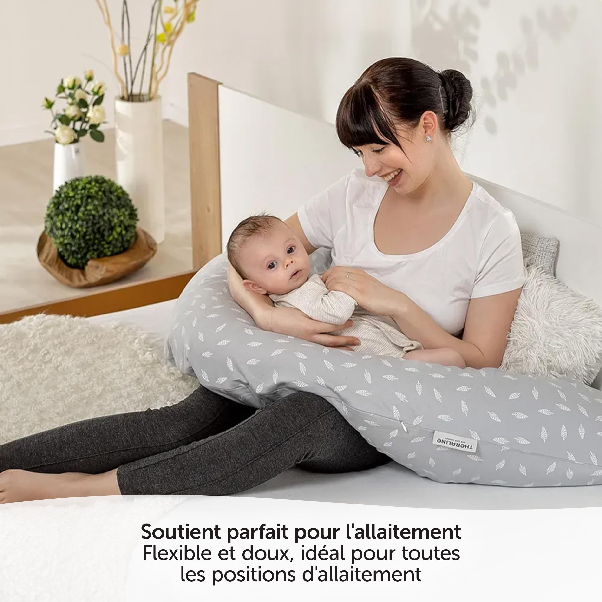 Theraline Coussin d'allaitement et Grossesse 190 cm – Microbilles silencieuses, Housse Amovible 100% Coton sans substances nocives – Leaves, Gris