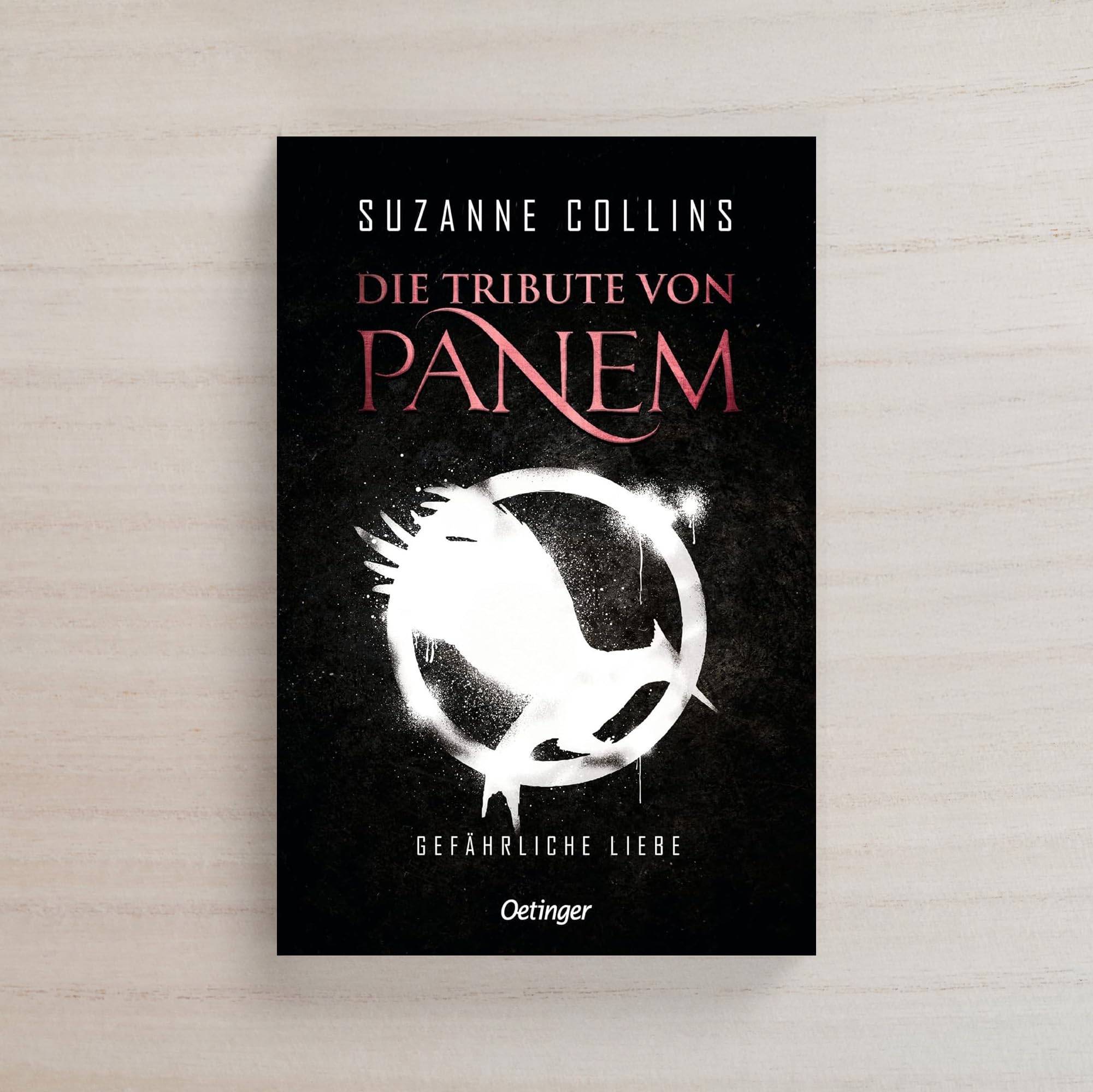 Die Tribute von Panem 1-3 Taschenbuch Set + exklusivem Tattoo – Bestseller-Bundle mit „Tödliche Spiele“, „Gefährliche Liebe“ & „Flammender Zorn“ – Für Fans der Hunger Games & dystopischen Romanen