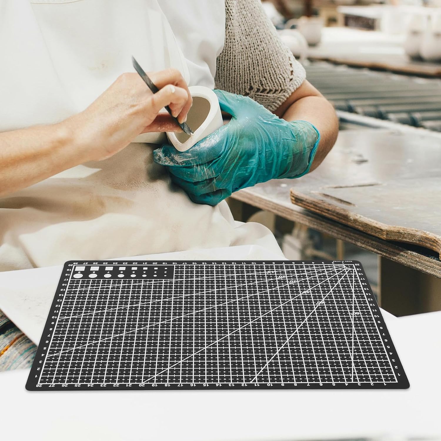 Double Sided A4 Cutting Mat 30×22cm Black for Sewing and Crafting Artists, Precision Craft Cutting Board with Reusable Non-slip Surface for Hobbyists and Quilting Projects
