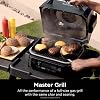 Parrilla y ahumador exterior Ninja Woodfire, funcionalidad 6 en 1: asar, ahumar, hornear, rostizar, freír al aire, gratinar, sabor auténtico a leña, calor eléctrico, OG321 6
