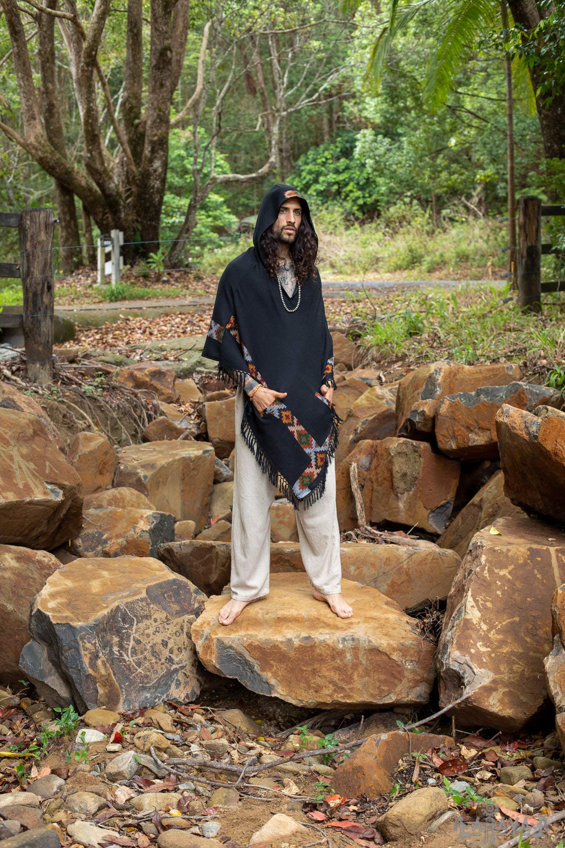 AJJAYA SADHU Poncho con capucha para hombre Medianoche Negro Lana tejida a mano Cachemira premium Capucha Bordado Zen Boho Festival gitano Mexicano Azteca Celta