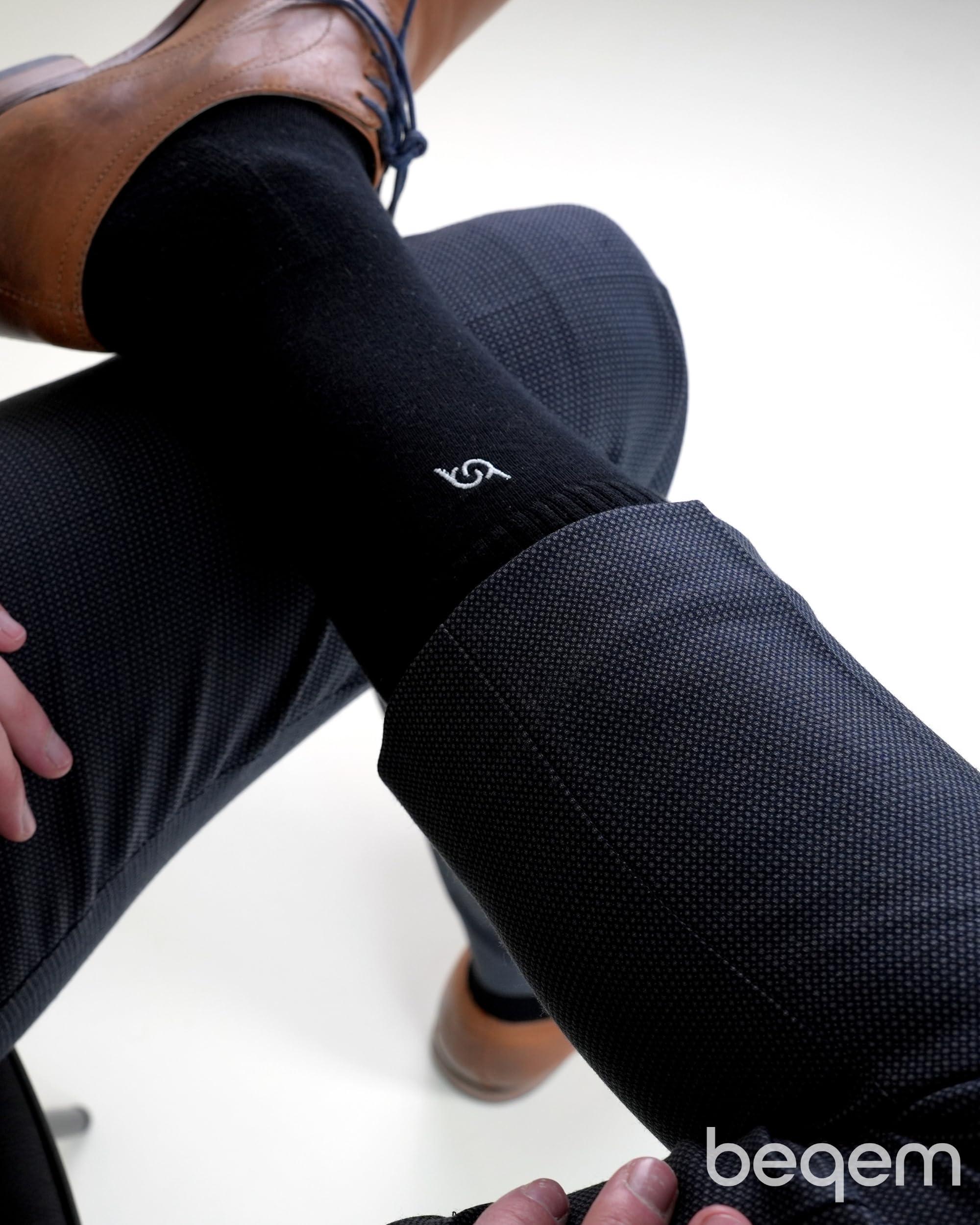 Anzugsocken aus Ägyptischer Giza-94 Baumwolle, 4 Paar Schwarz für Herren/Damen, Größe 35-46, Feinstrick Business Crew-Socke