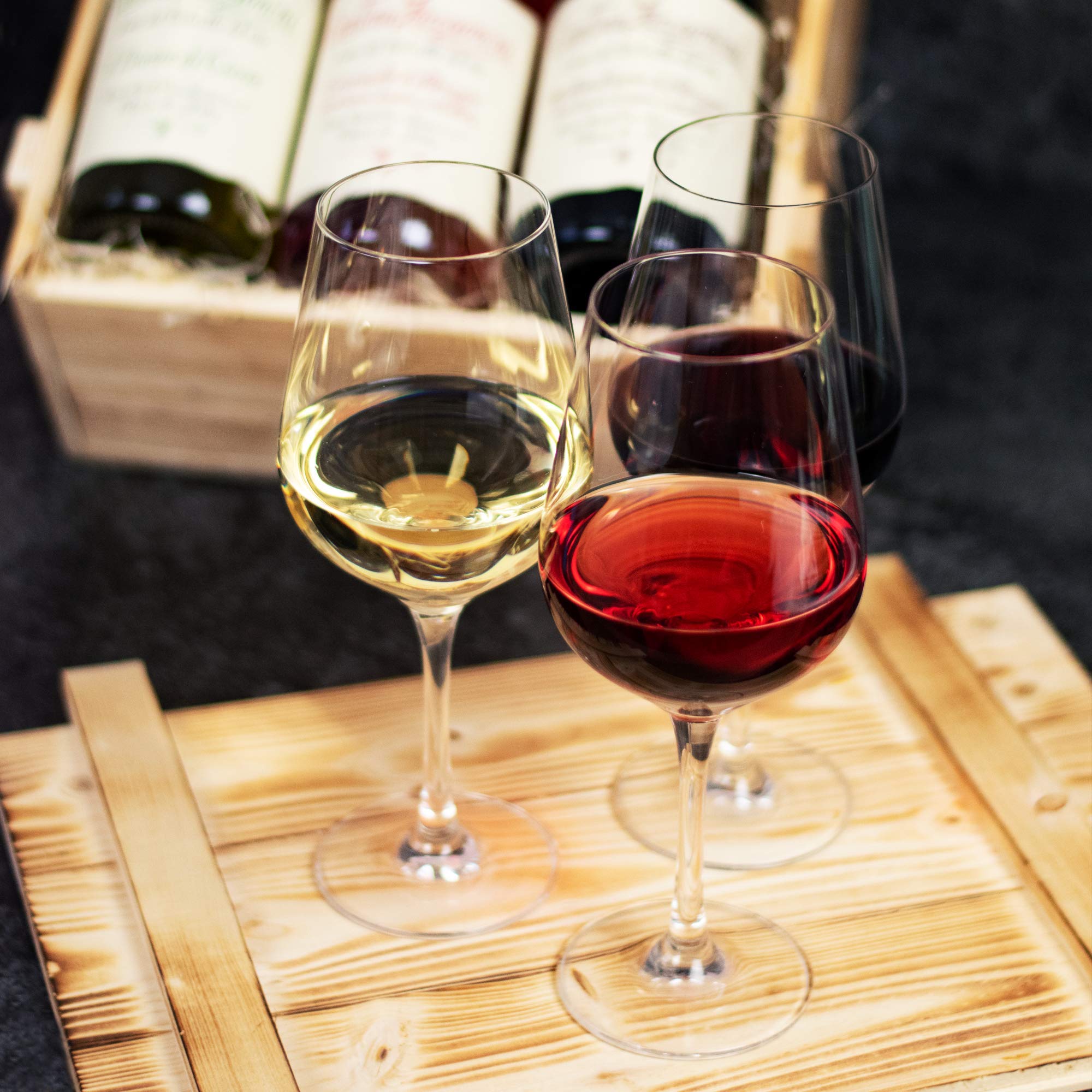 Geschenkset Abruzzo | Weinset mit Holzkiste und 3 ausgezeichneten Weinen (Rot, Weiß, Rosé) aus Italien | Wein Geschenk Korb gefüllt für Weinliebhaber | Italienische Geschenkbox für Frauen & Männer