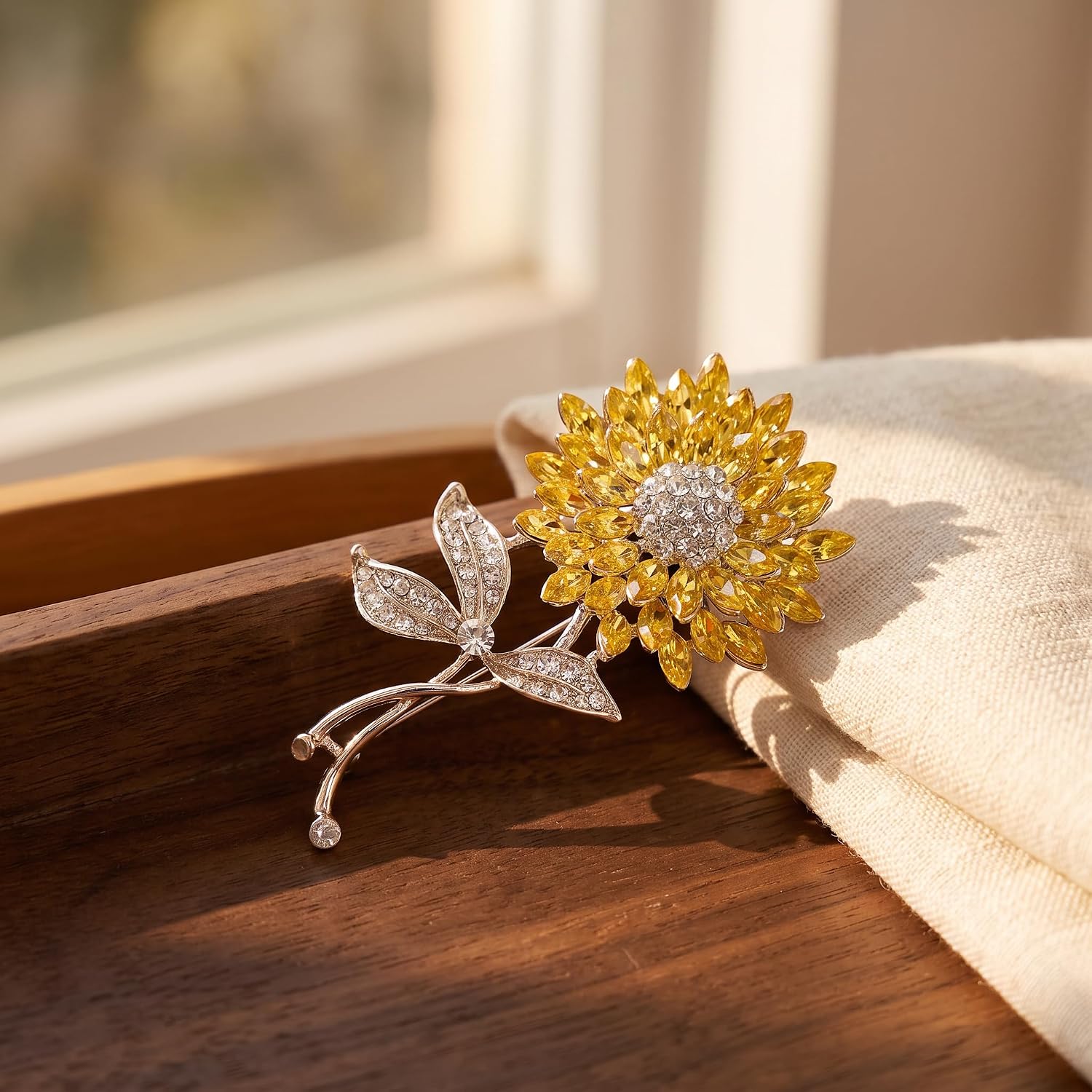 Gold Tone Sunflower Brooch Pin for Women, Rhinestone Crystal Flower Brooch, Elegant Floral Jewelry Pin for Dresses, Scarves, Coats, Hats, Bags, Wedding Party Gifts