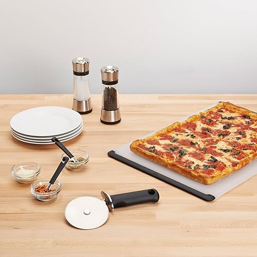 Miniatura 5 de OXO Good Grips Rueda y cortador de pizza