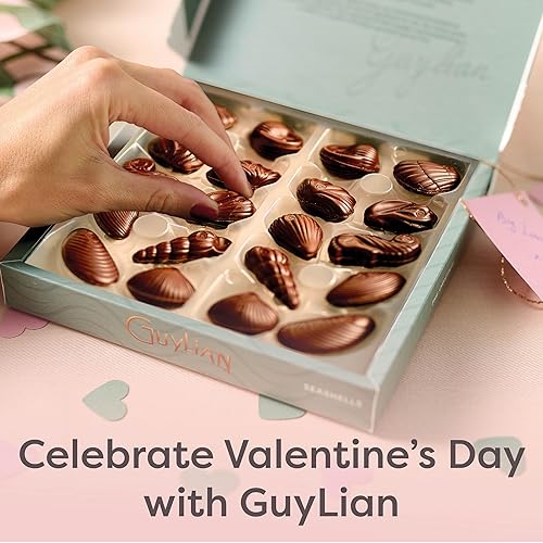 Miniatura 2 de GuyLian - Caja de regalo de chocolate negro belga, 7.94 onzas, 20 unidades de conchas marinas gourmet de avellana Praliné por GuyLian, 72% de