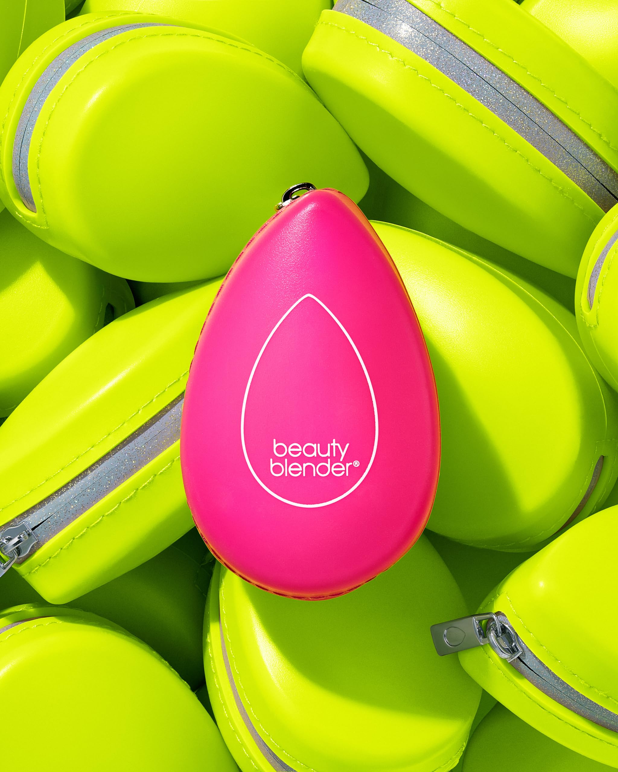 Beautyblender - Besties Iconic: esponja de maquillaje de mezcla más jabón y estera exfoliante para una aplicación precisa y mezclas perfectas