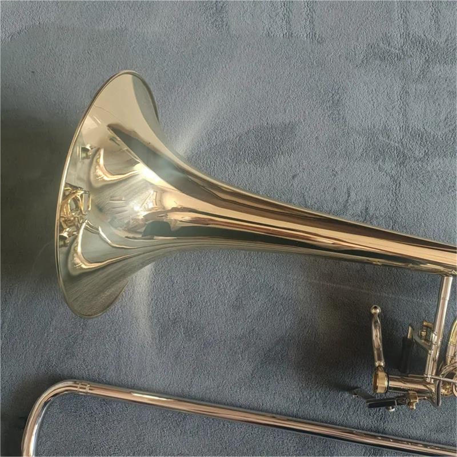 Puzon Profesjonalny Instrument Puzon Basowy Bb Z Mosiężnym Korpusem Lakierowanym Na Złoto