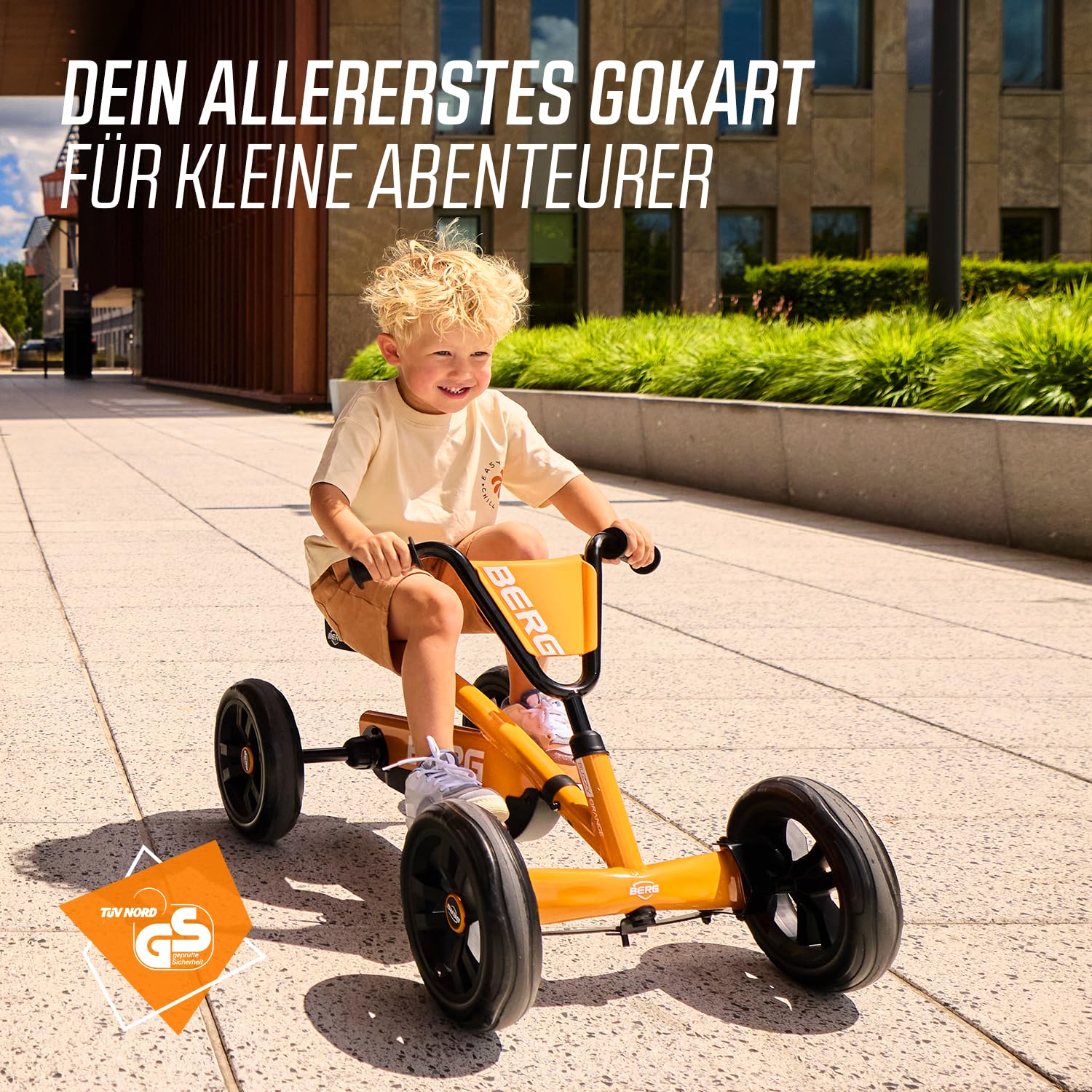 BERG Buzzy Kinder Go-Kart ab 2 Jahren, Tretfahrzeug Kettcar für Kleinkinder, Stabiles Kindergokart mit Flüsterreifen, Verstellbarer Sitz & Lenkrad (Orange)