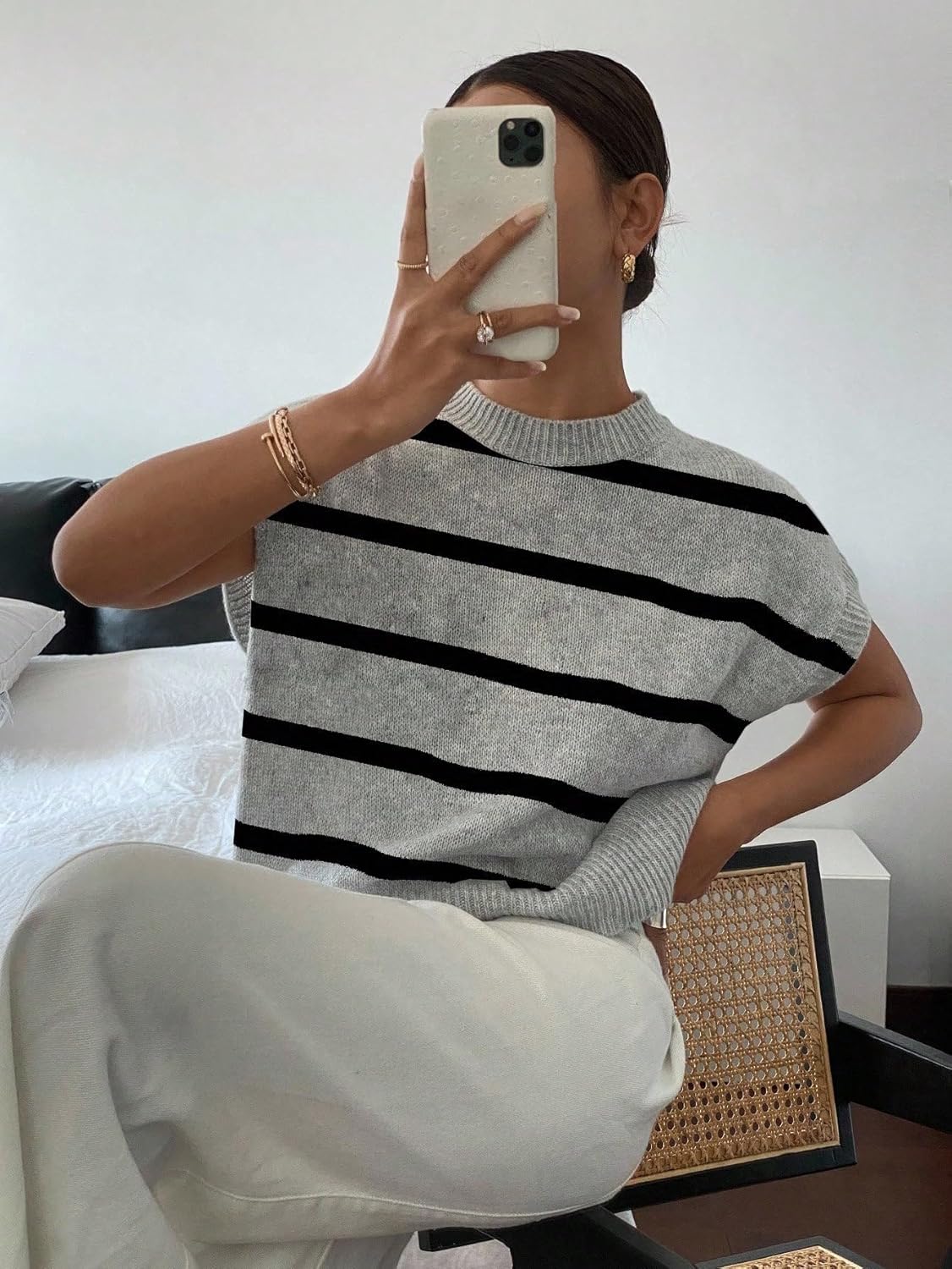 WDIRARA Women's Striped Sweater Vests Crew Neck Sleeveless Pullovers Knit Tops - Image 4