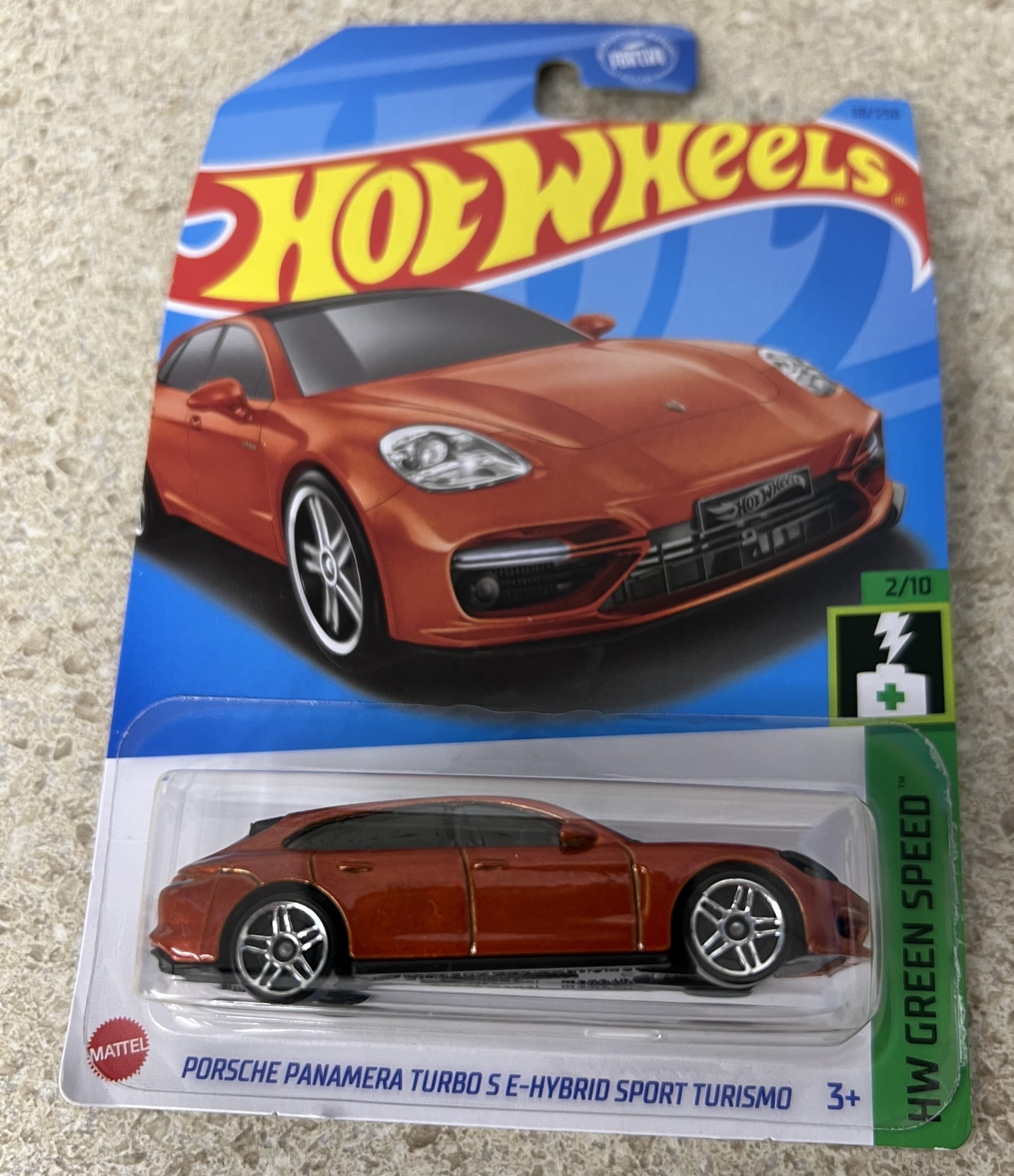 Orange Porsche Panamera Turbo S E-Hyrbid Sport Turismo 38/250 Exclusive 2/10
