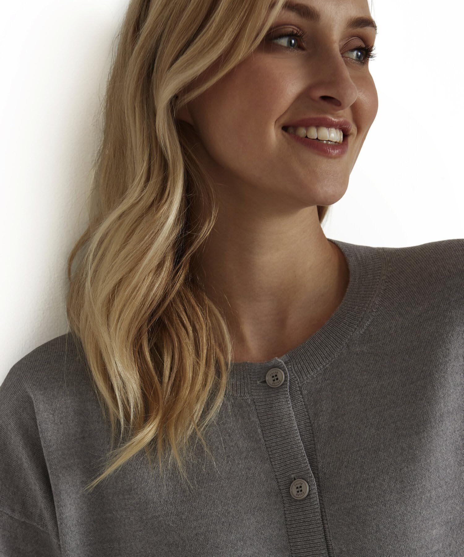 FALKE Mujer Basic New Merino Cardigan suéter cárdigan clásico Suave Elegante para el Trabajo y el Tiempo Libre Transpirable regulación climática antiolor Lana 1 Pieza