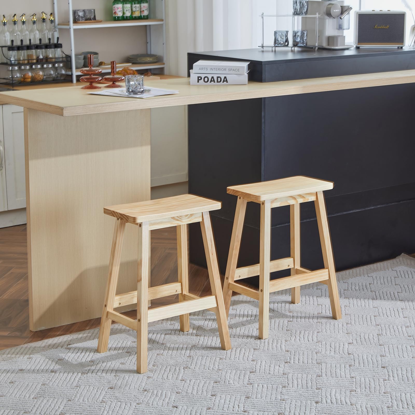Bonnlo Tabouret de Bar Lot de 2 en Bois, Chaise Cuisine Couleur Bois Naturel, Tabouret de Salle à Manger, Forme Coussin, Facile à Monter, 61cm de Haute