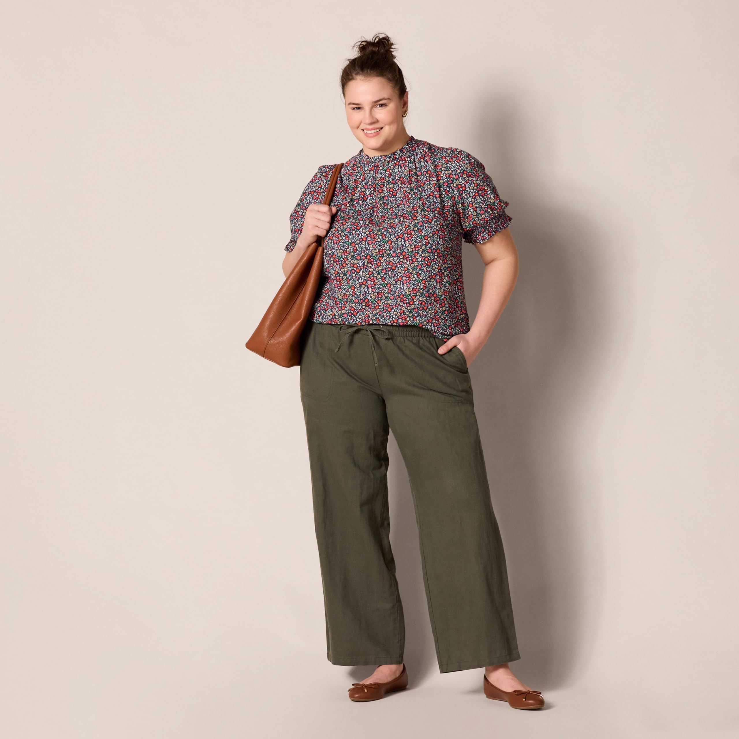 Amazon Essentials Women's Fluid Twill Short Puff Sleeve Smock Detail Shirt