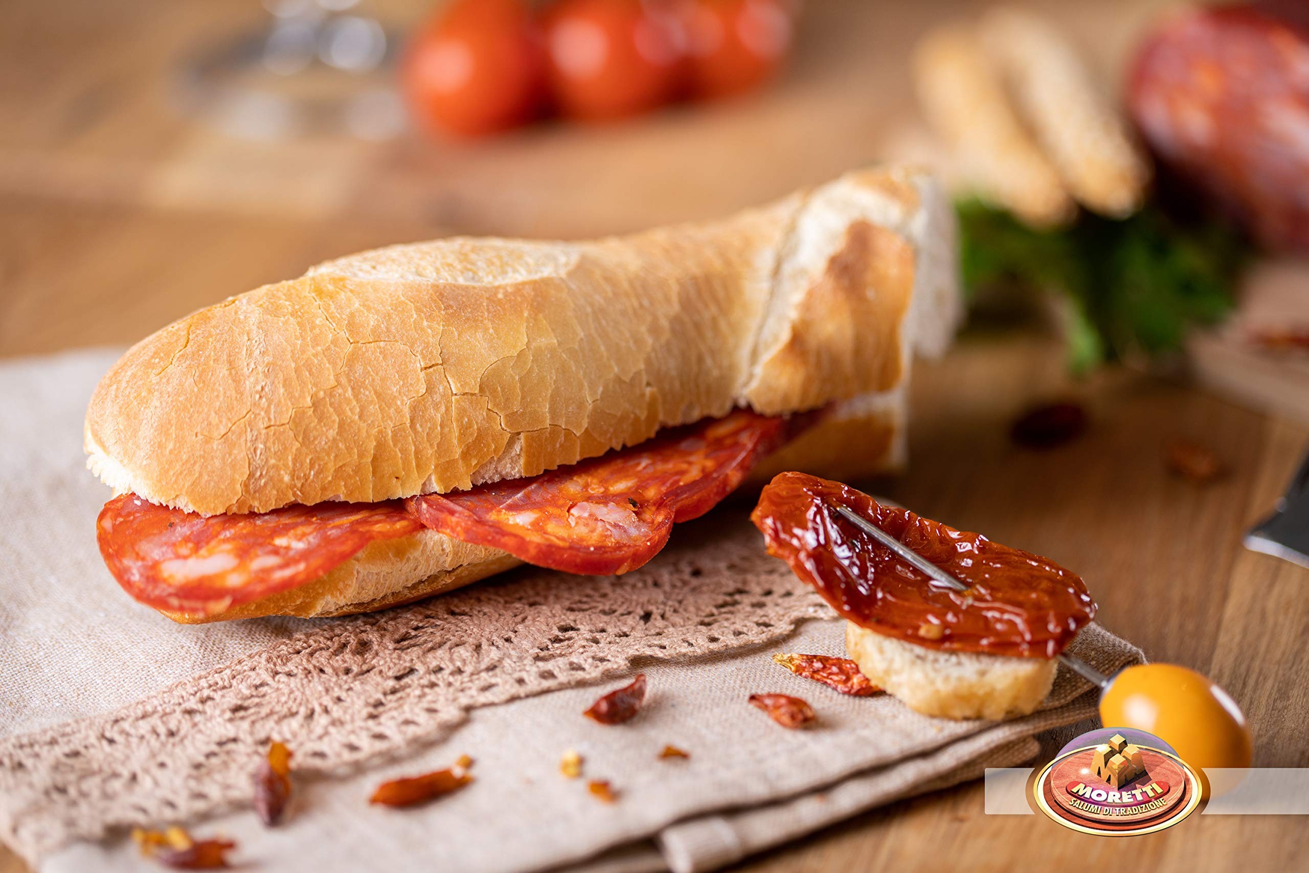 Moretti® Spianata Schiacciata Calabrese DULCE y PICANTE | Envasado 600 / 700g Envasado al vacío | Salami condimentado típico de Calabria | En tabla de cortar de madera de aliso de regalo (Dulce)