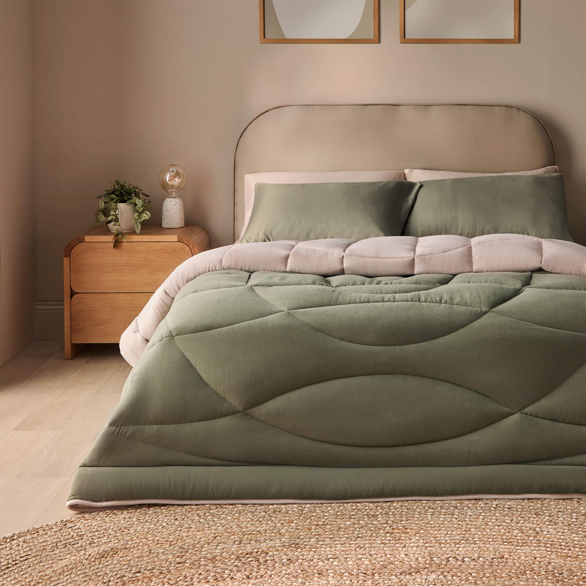 Julian Charles Green Silentnight Olive Reversible Coverless 10.5 Tog Duvet Set - Double