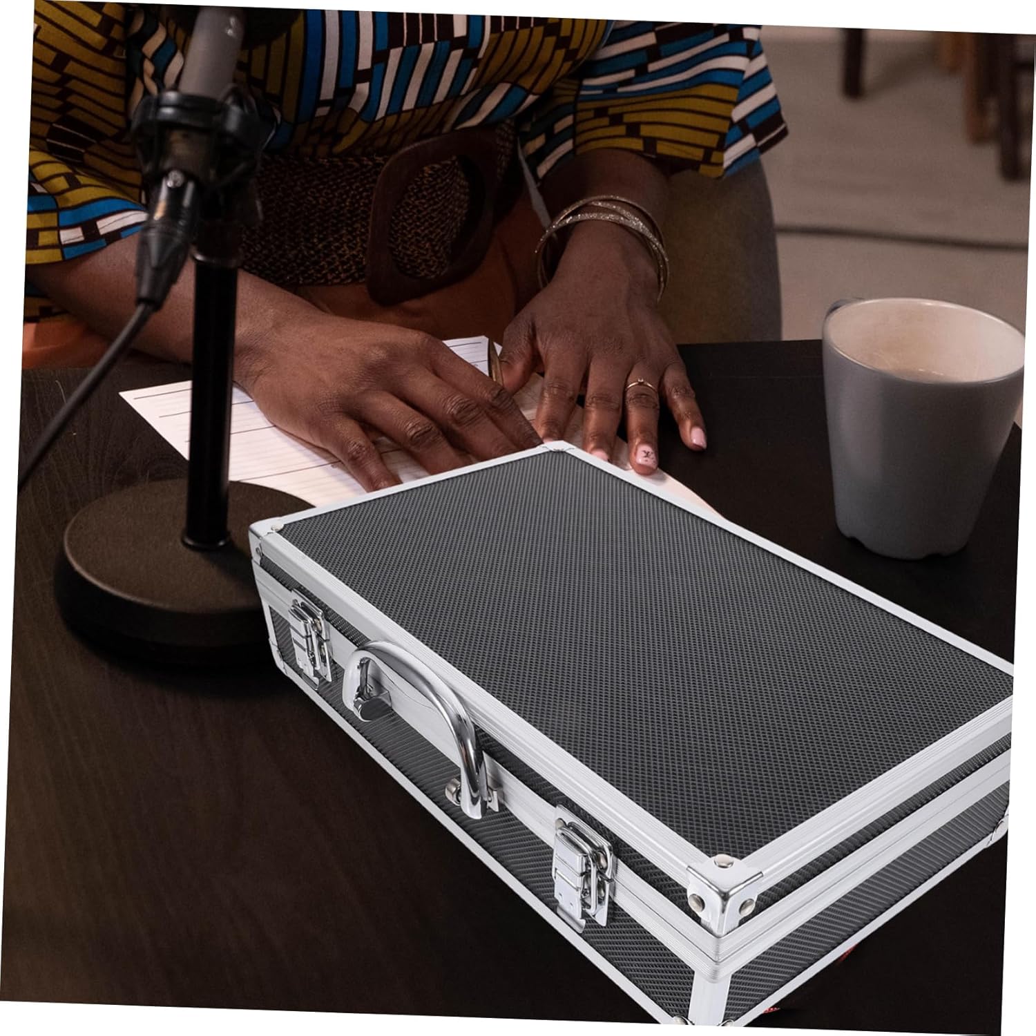 VICASKY Microphone Organizer Box Protective Storage Container with Supple Lining for Handheld Mics Portable Aluminum Carry Case for Secure Mic Protection and Easy Transport
