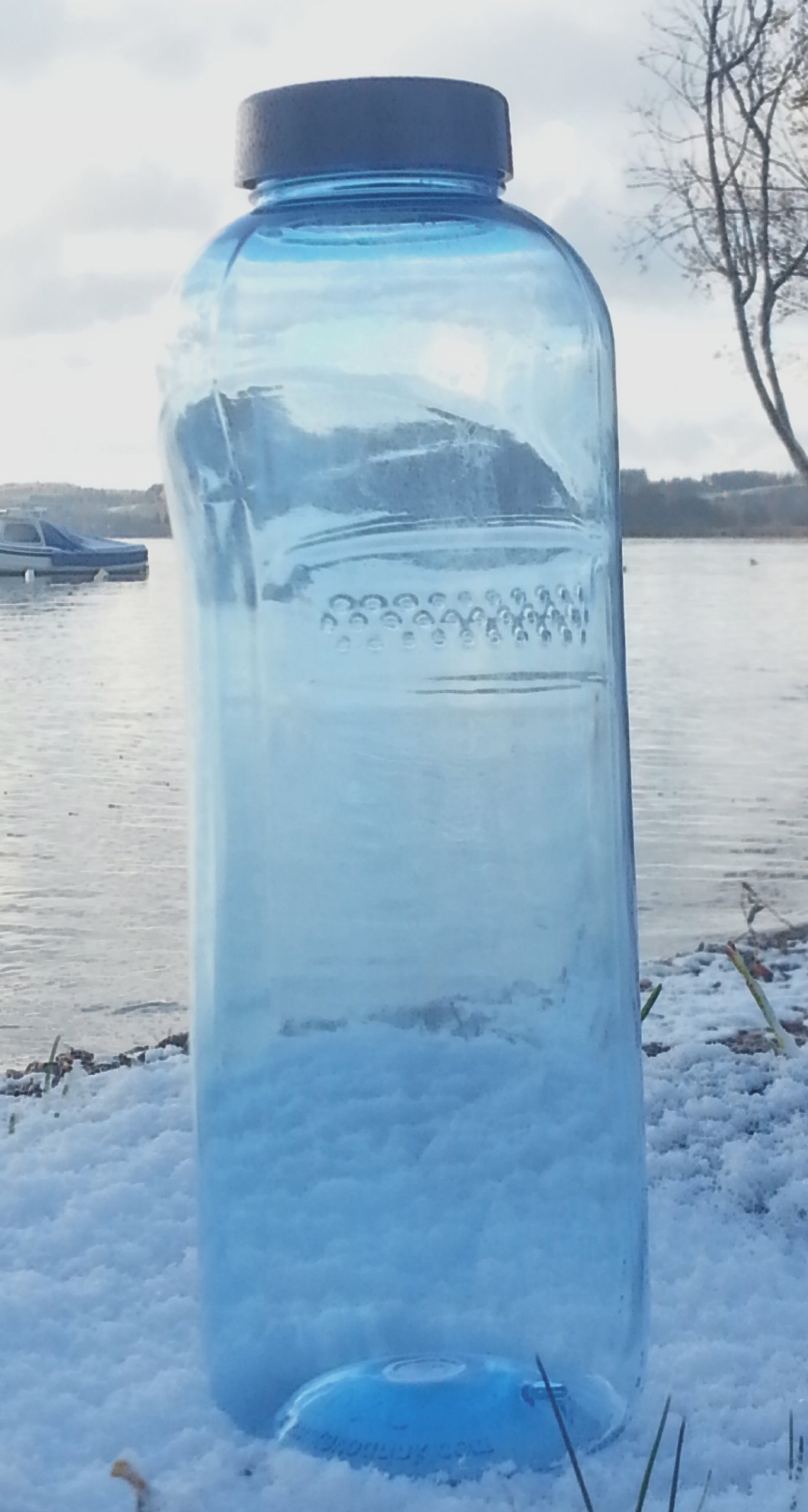 7 X 0,5 Liter Trinkwasserflasche aus Tritan, mit "Blüte des Lebens" - Symbol Aufdruck auf dem Trinkdeckel, 18 x 6 cm, Flasche gibt keine Schadstoffe ab (FDA Zulassung), und ist hervorragend geeignet um gefiltertes Wasser aufzubewahren; große Öffnung (4cm)