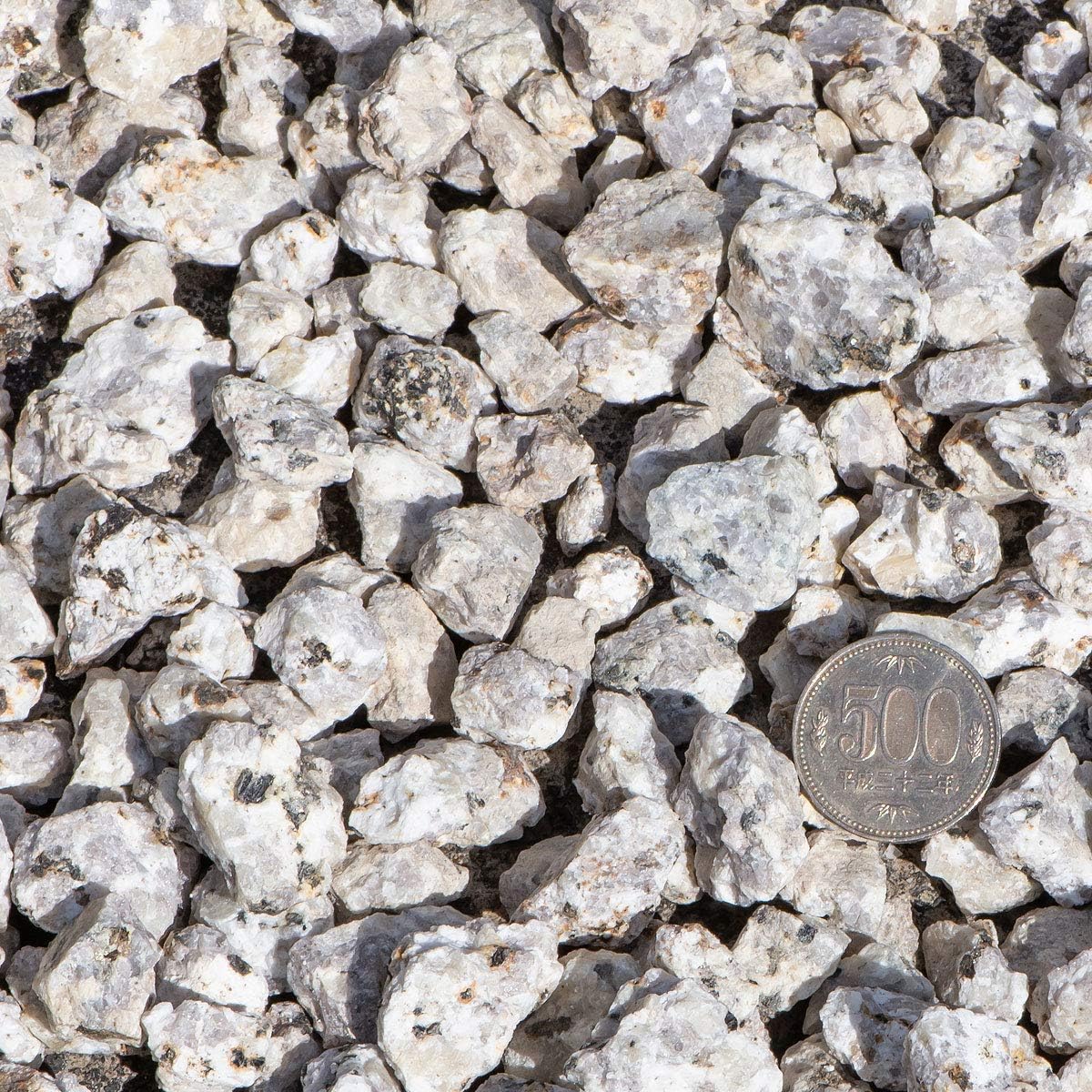 ラッピング おしゃれ 庭 砕石砂利 園芸 駐車場 化粧砂利 500kg 3 4cm 花壇 じゃり