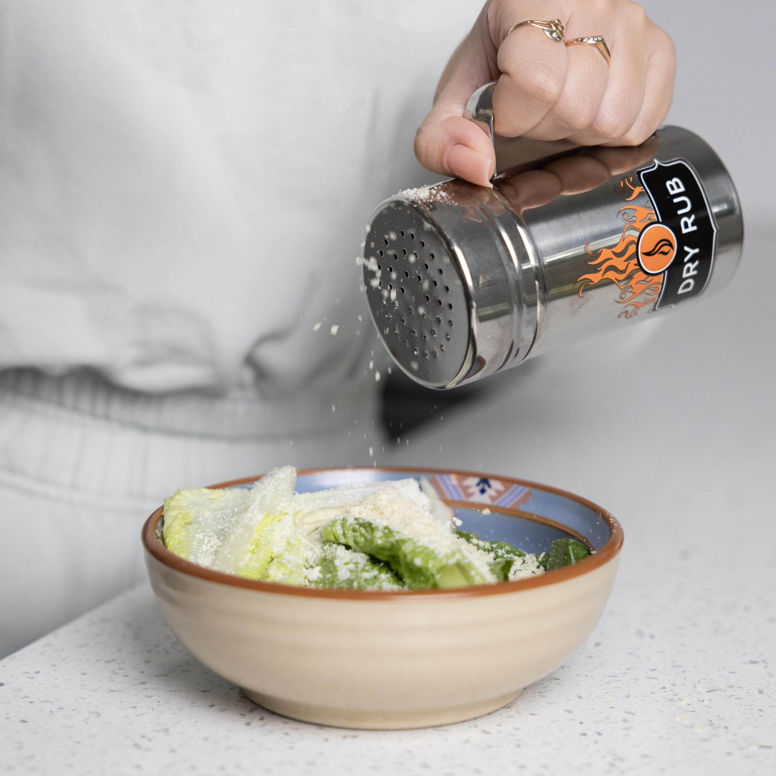 Coctelera seca de acero inoxidable con tapa, dispensador de condimentos de 13oz 4