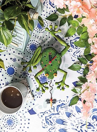 Miniatura 2 de Allen Designs Enesco Frog Catching a Dragonfly - Reloj de pared con péndulo esculpido, 14 pulgadas, color verde