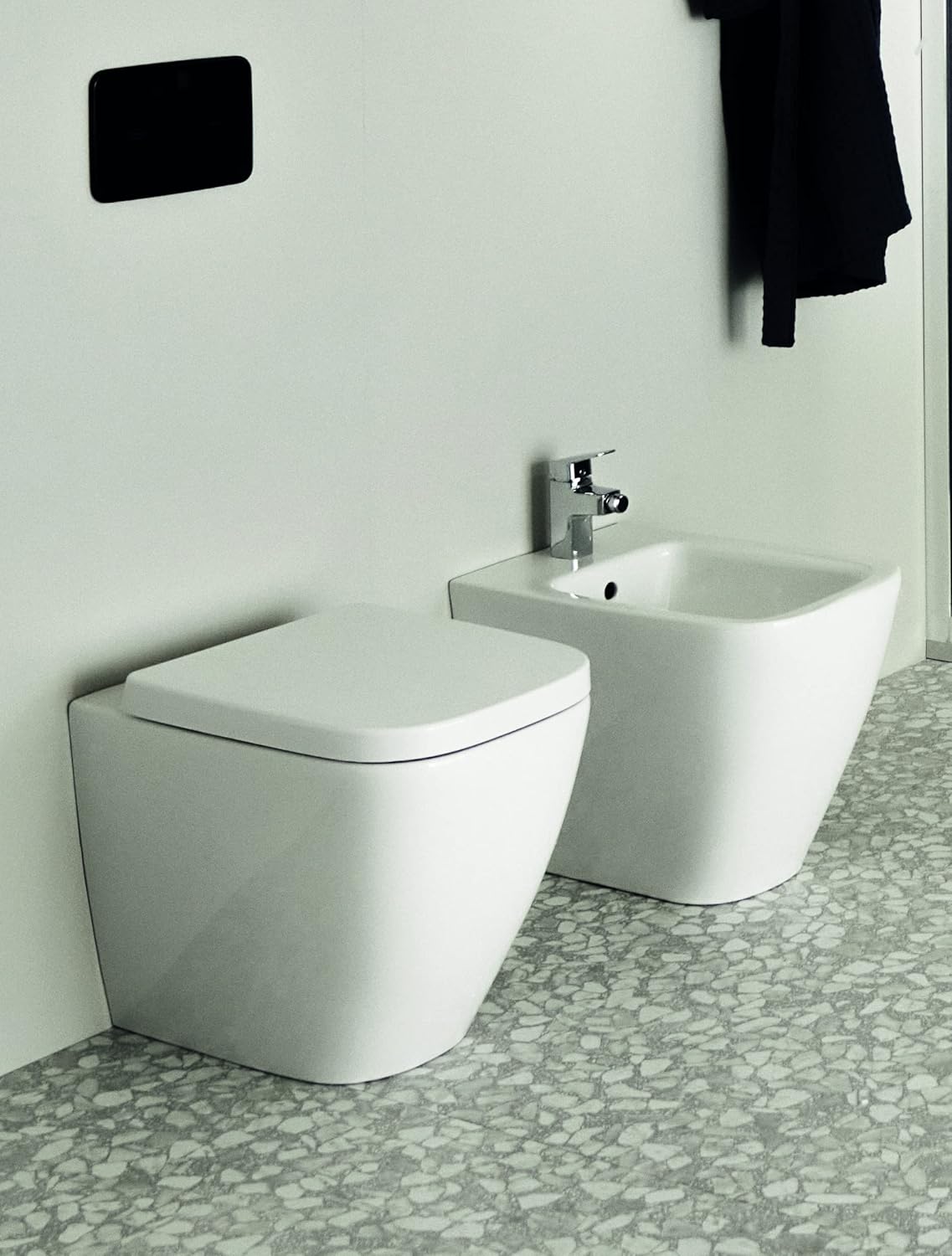 Ideal Standard - i.Life B Bidet Floor Single Hole for Wall Wire Installation with Completely Hidden fixings. White