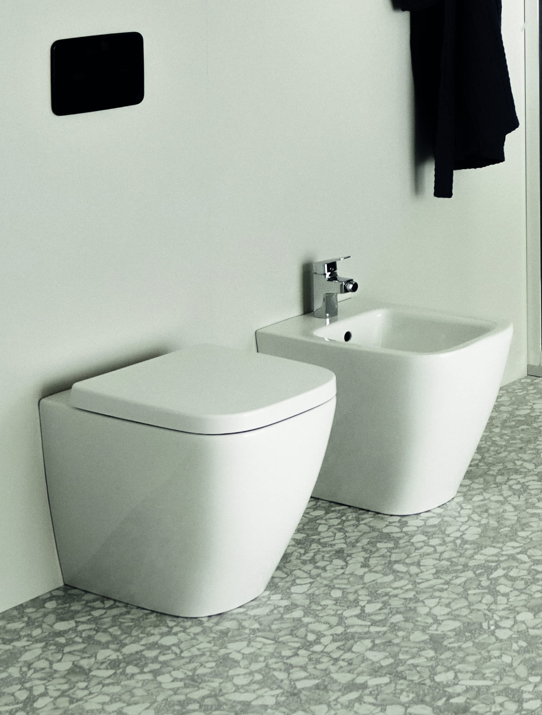 Ideal Standard - i.life B Maceta de suelo RimLS+ universal a ras de pared con fijaciones ocultas. Para completar con asientos envolventes T468201/T468301 o Slim T500201/T500301. Y al bidé T458201